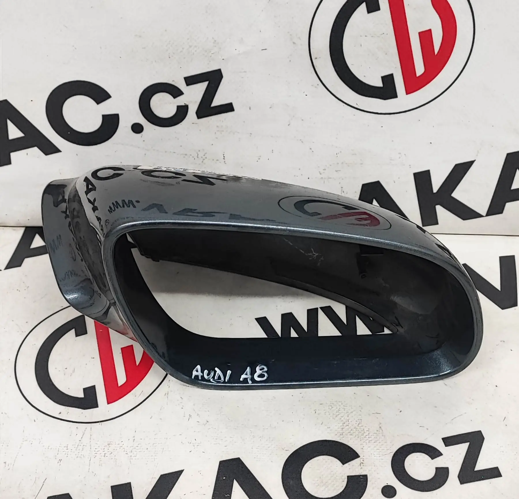 Zpětné zrcátko horní kryt (4E0857508) – Audi A8 2002-2010