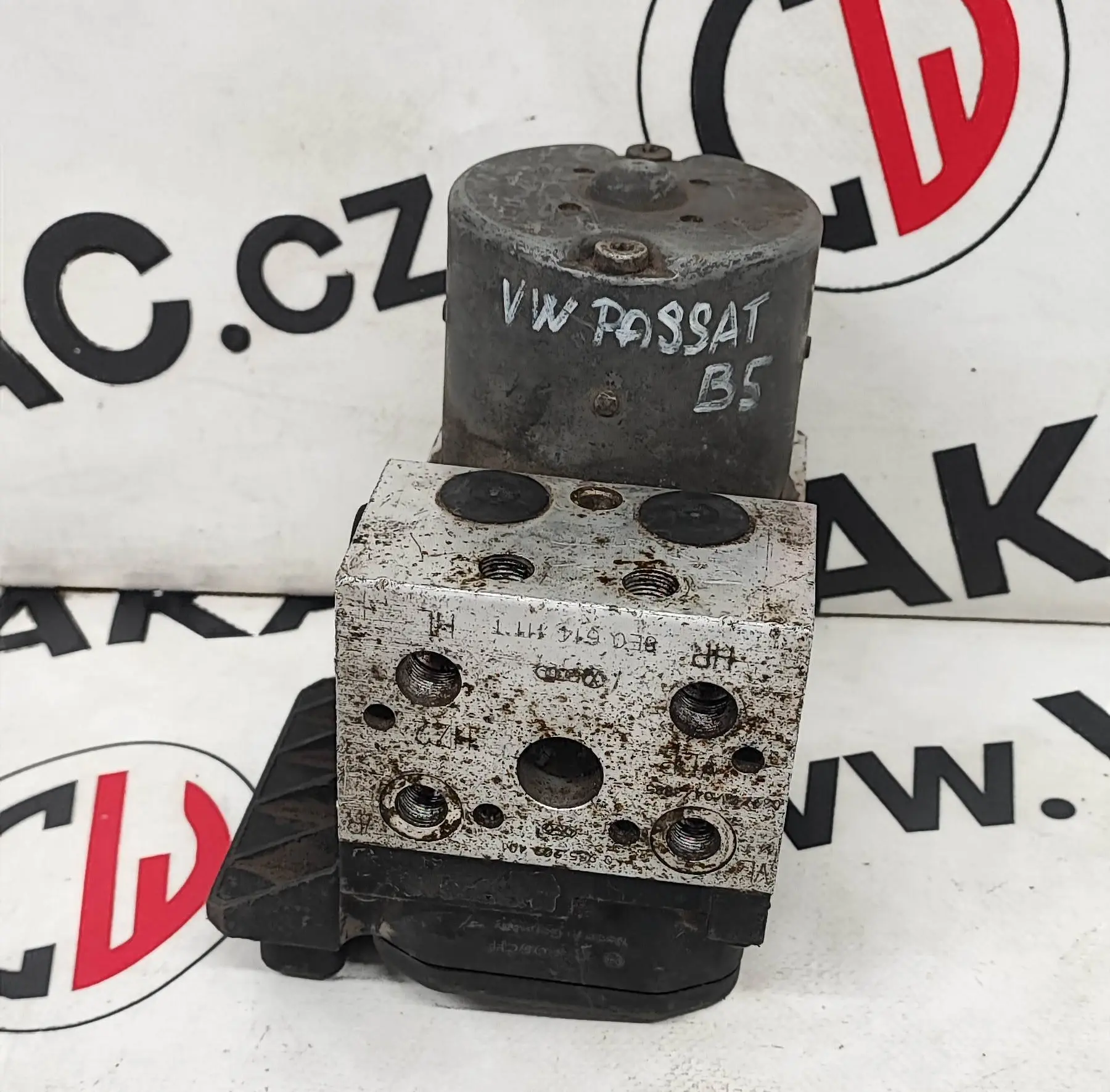 Řídící jednotka ABS (8E0614111T) – Volkswagen Passat B5 1996-2000