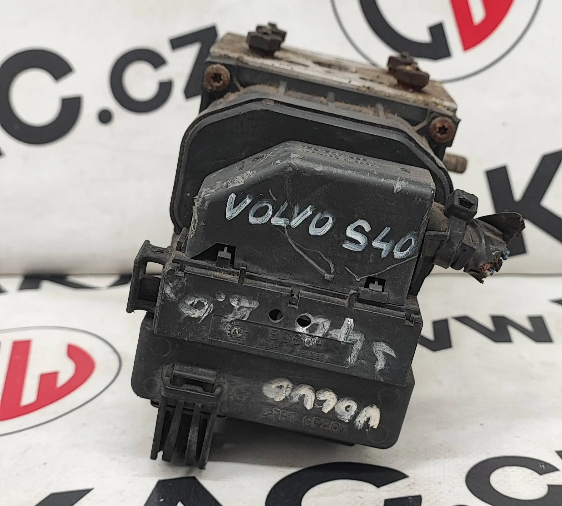 Řídící jednotka ABS (30857585) – Volvo S40 V40 1995-2004