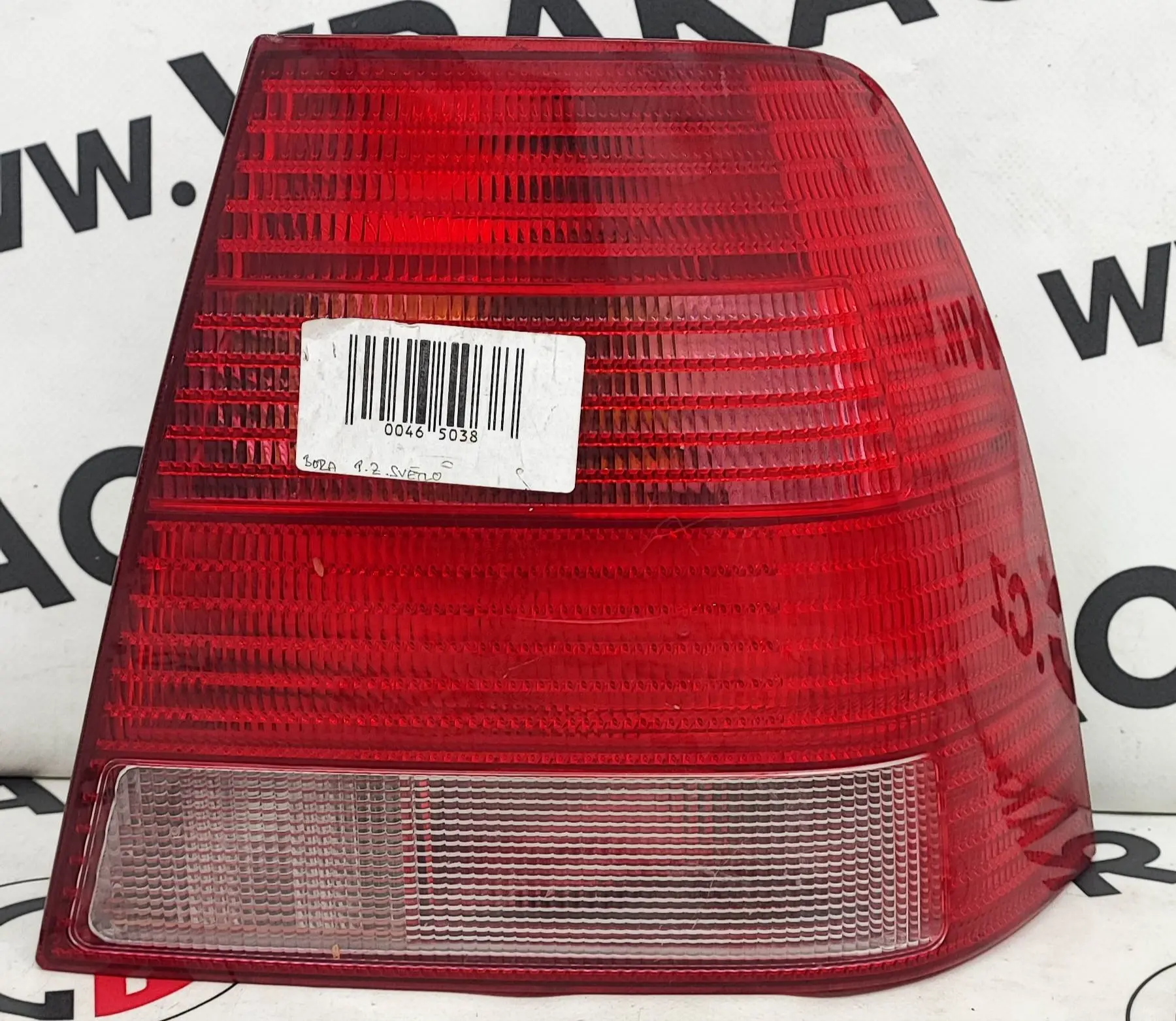 Světlomet pravý zadní (1J5945112AA) – Volkswagen Bora 1998-2005