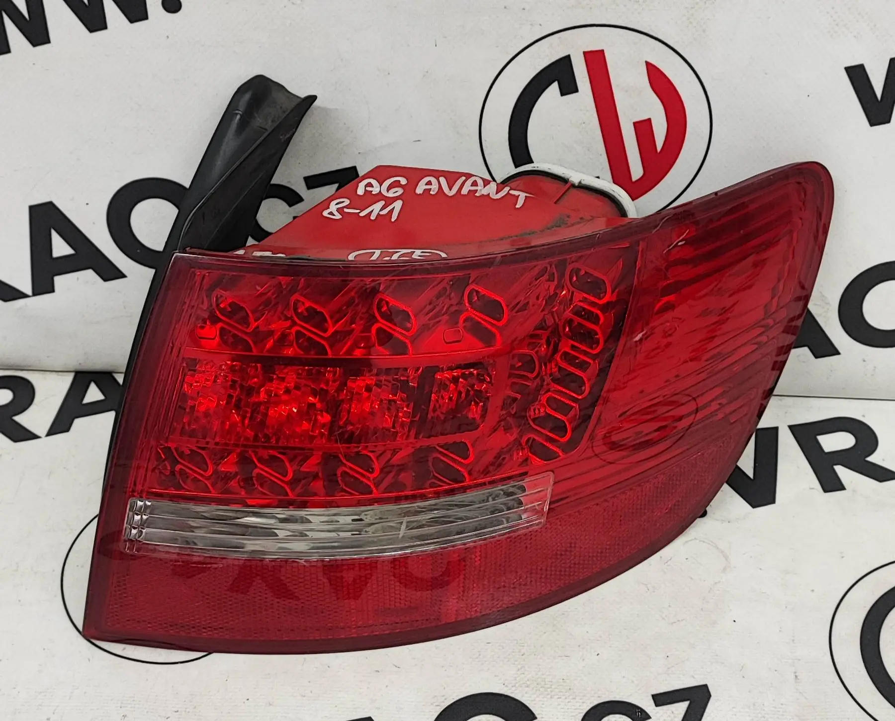 Světlomet zadní pravý (4F9945096E) – Audi A6 2004-2011