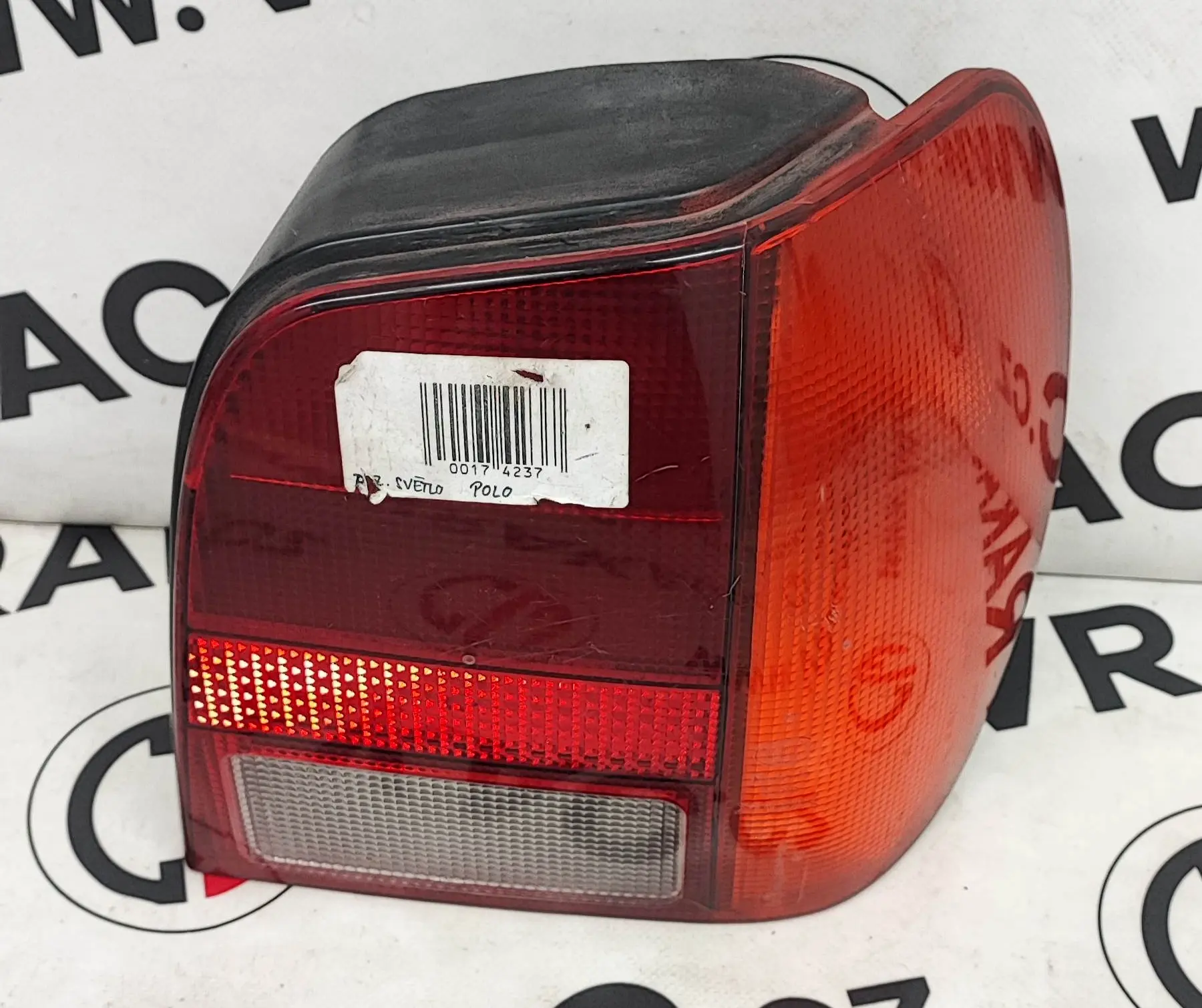 Světlomet zadní pravý (6N0945096) – Volkswagen Polo 1994-2001