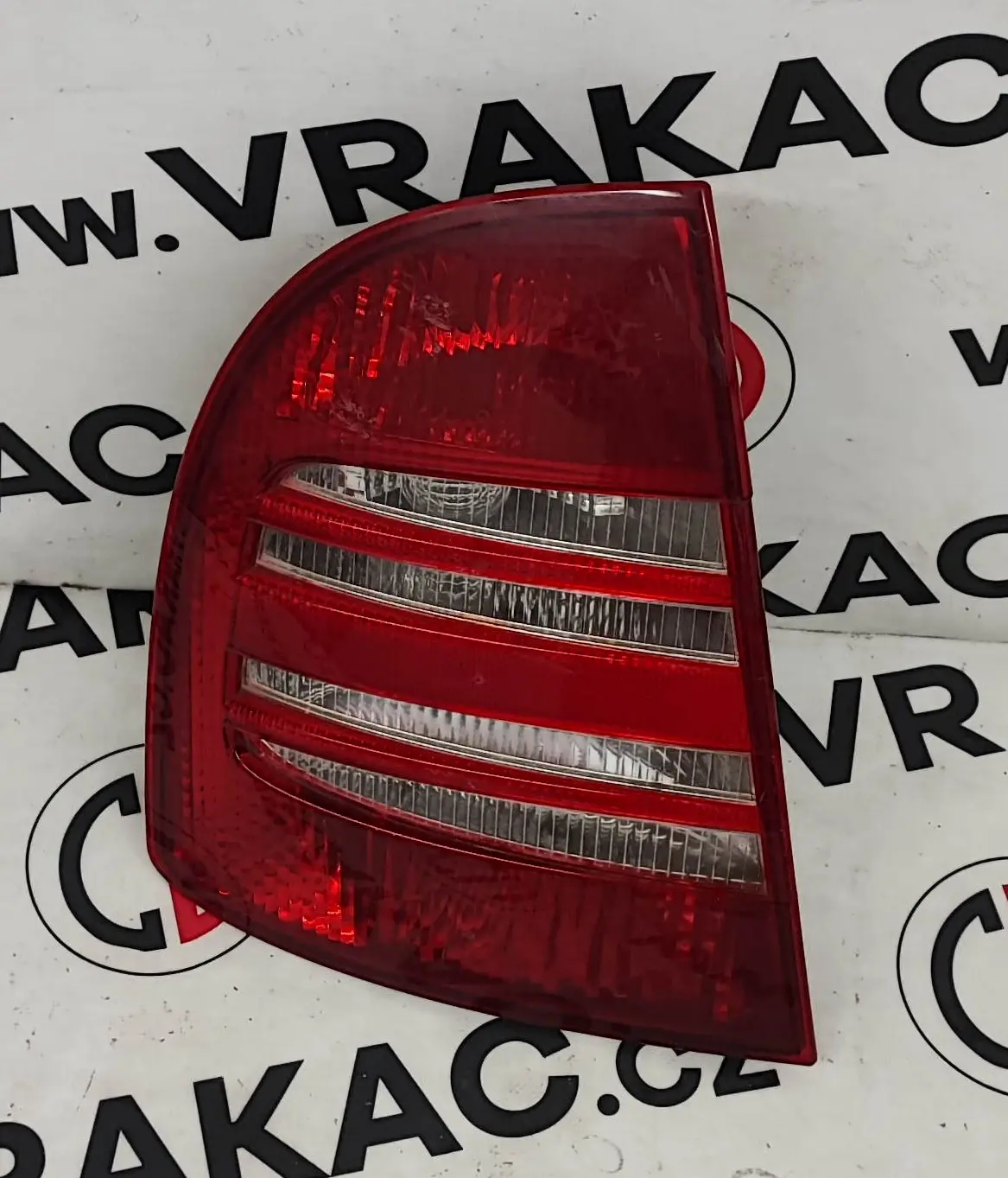 Světlomet zadní levý (3U5945111) – Škoda Superb 2001-2008