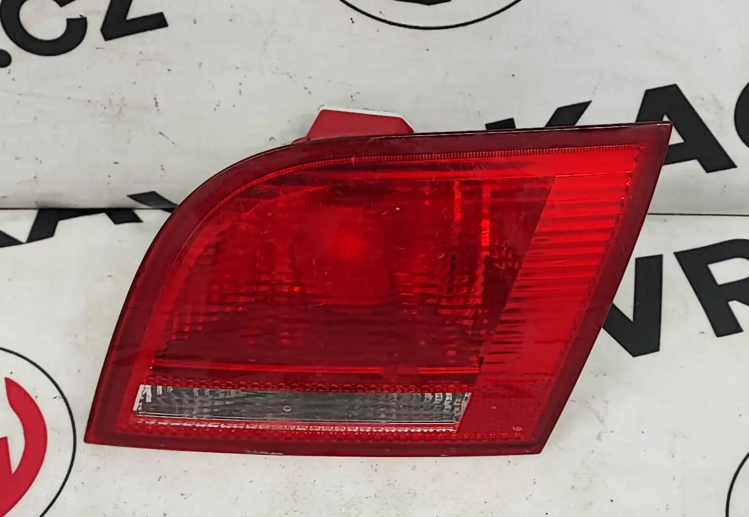 Světlomet zadní pravý (8P4945094B) – Audi A3 2004-2012