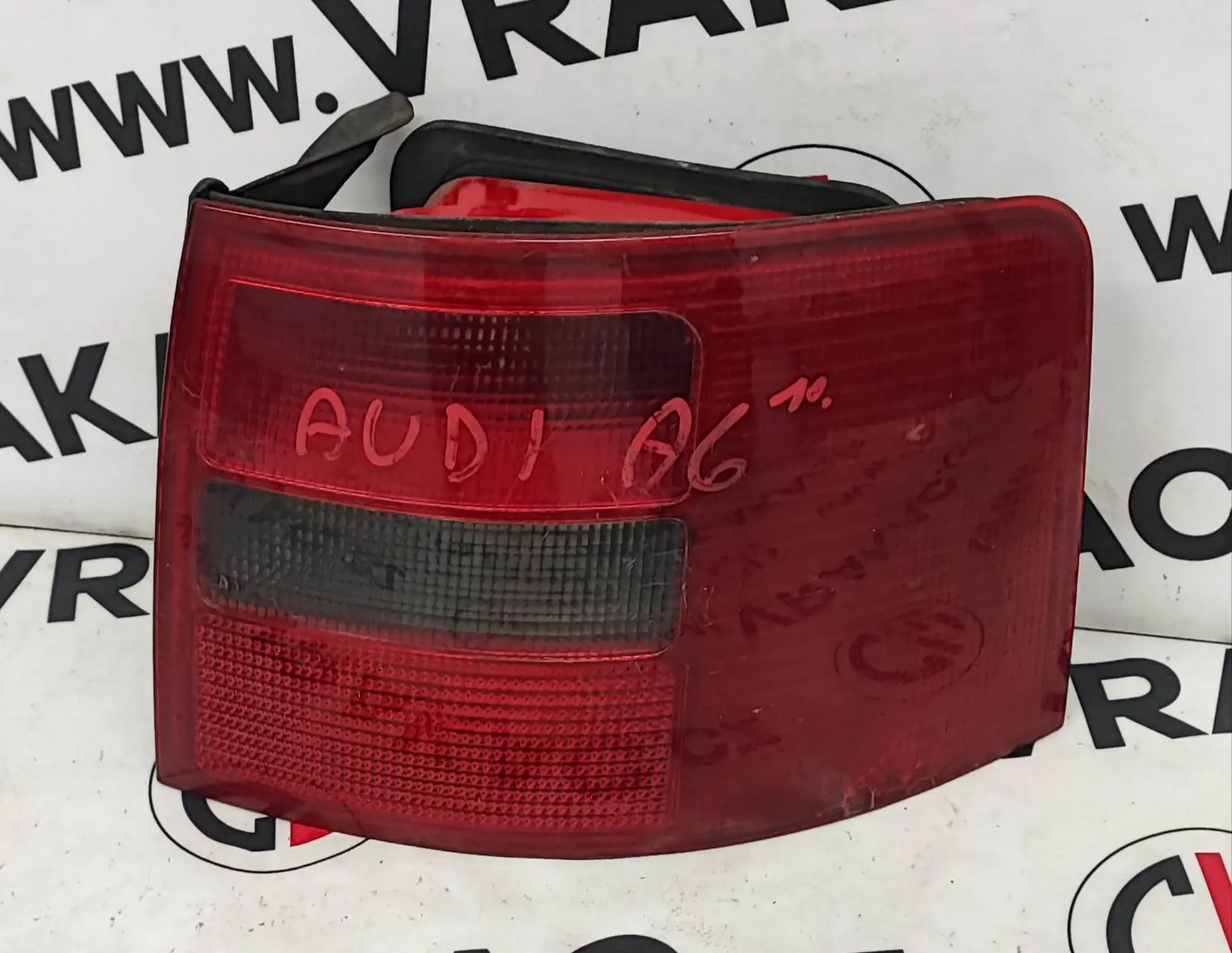 Světlomet zadní pravý (4B9945096D3FZ) – Audi A6 1997-2005