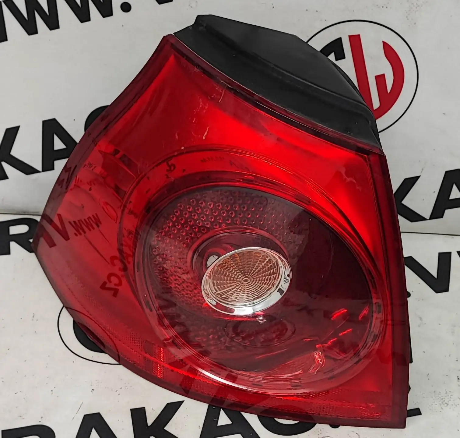 Světlomet zadní levý – Volkswagen Golf V 2003-2010