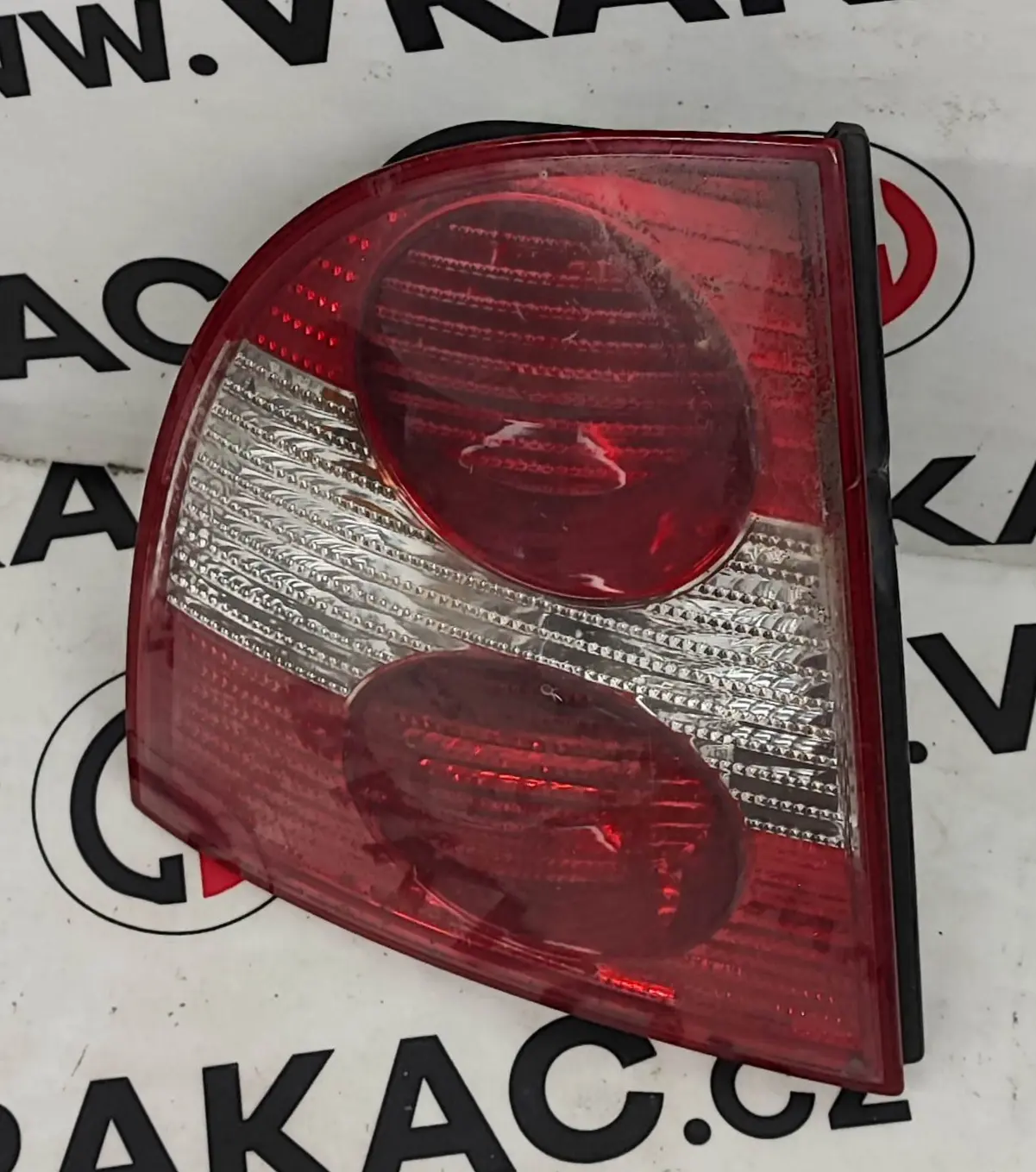 Světlomet zadní levý (3B5945095AE) – Volkswagen Passat B5.5 2000-2005