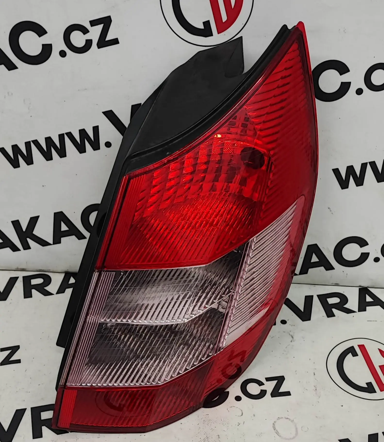 Světlomet zadní pravý (8200127702) – Renault Scenic II 2003-2009