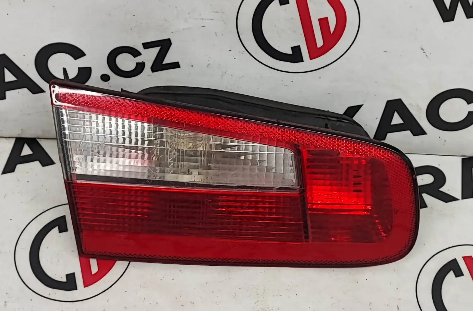 Světlomet zadní levý vnitřní (8200002475) – Renault Laguna II 2001-2007