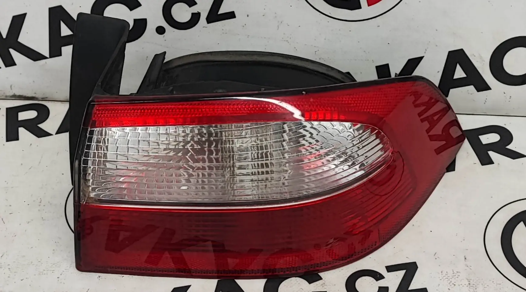 Světlomet zadní pravý (8200002474) – Renault Laguna II 2001-2007