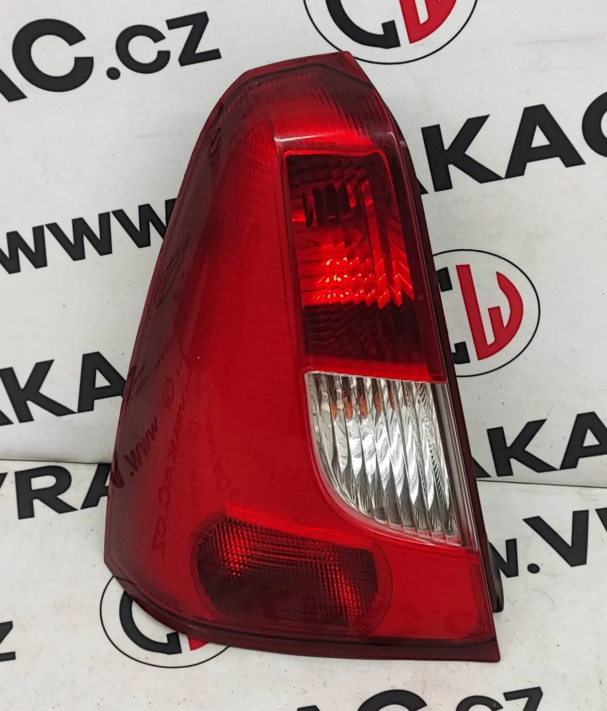Světlomet zadní levý (8200498396) – Dacia Logan ( LS ) 2004 - 2012