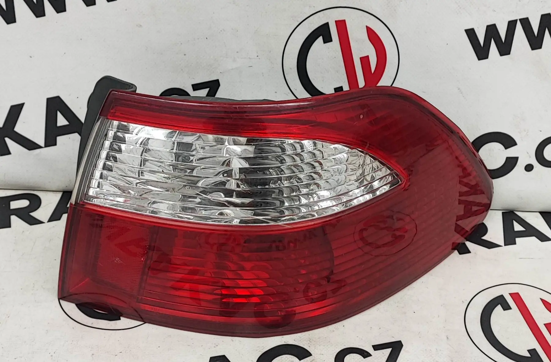 Světlomet zadní pravý – Mazda 626 1997-2002