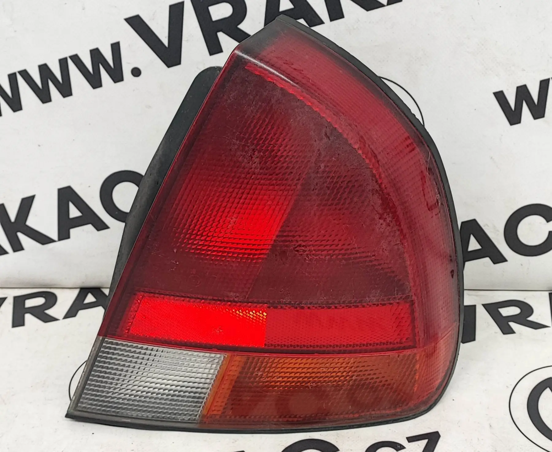 Světlomet zadní pravý – Mitsubishi Carisma 1995-2006