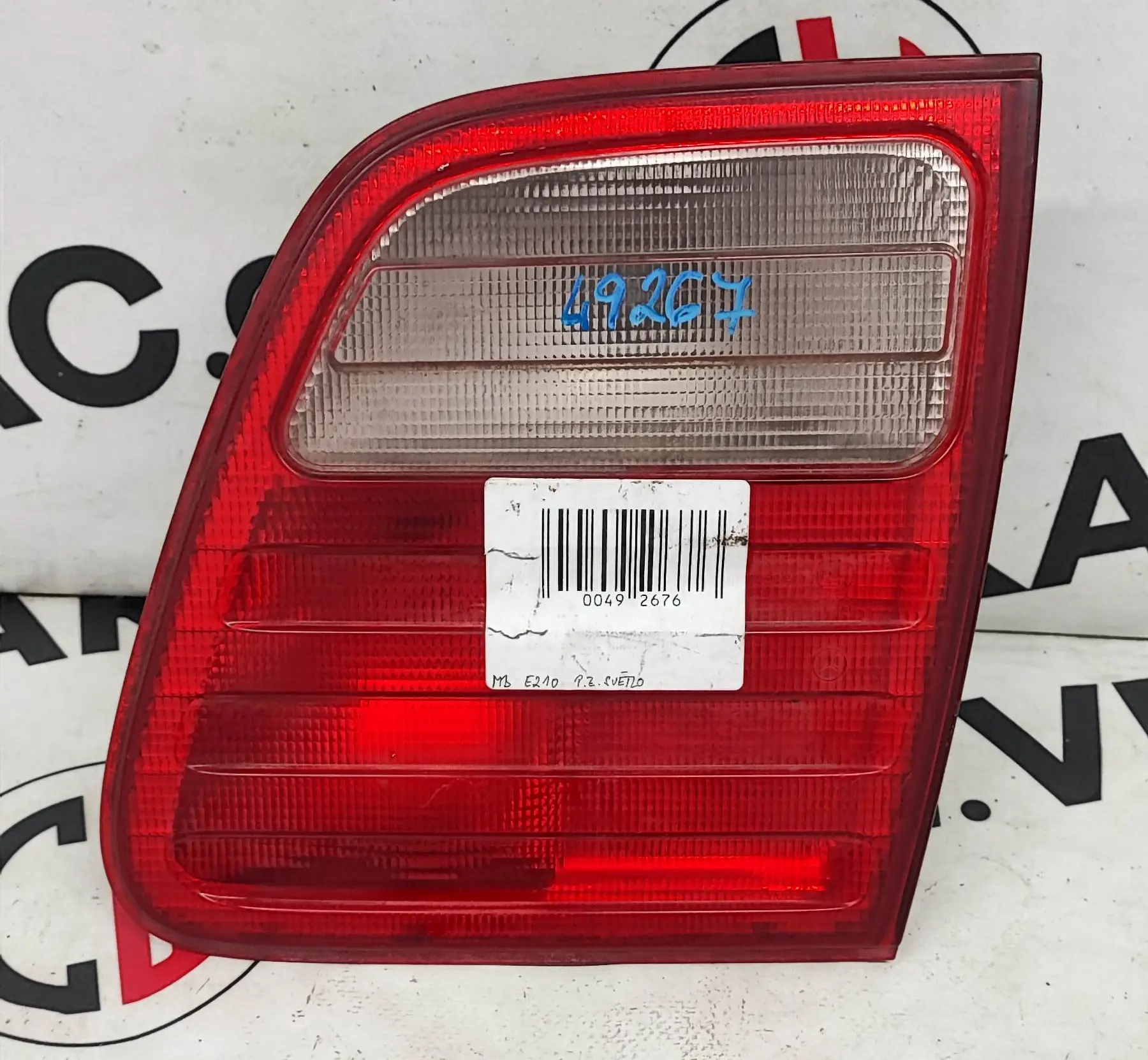 Světlomet zadní pravý vnitřní (A2108202464) – Mercedes Benz E-Class (W210) 1995-2003