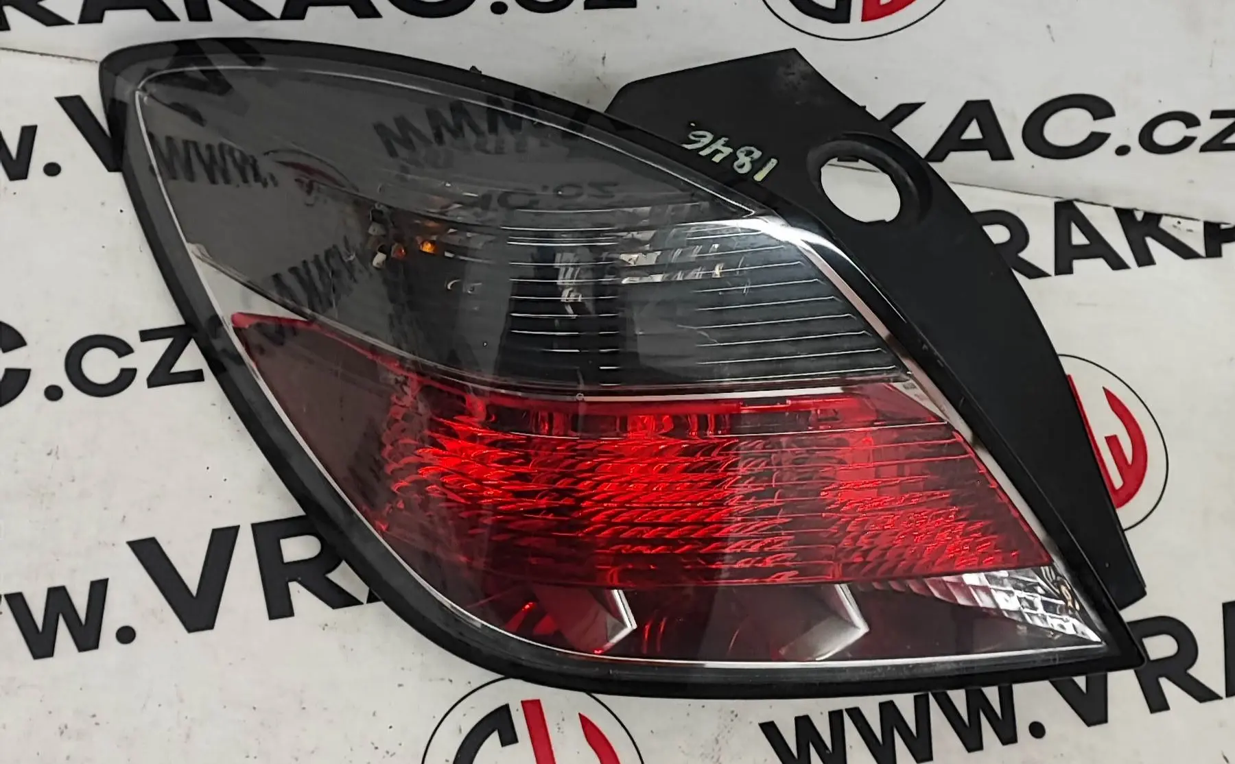 Světlomet zadní levý – Opel Astra H 2004 - 2010