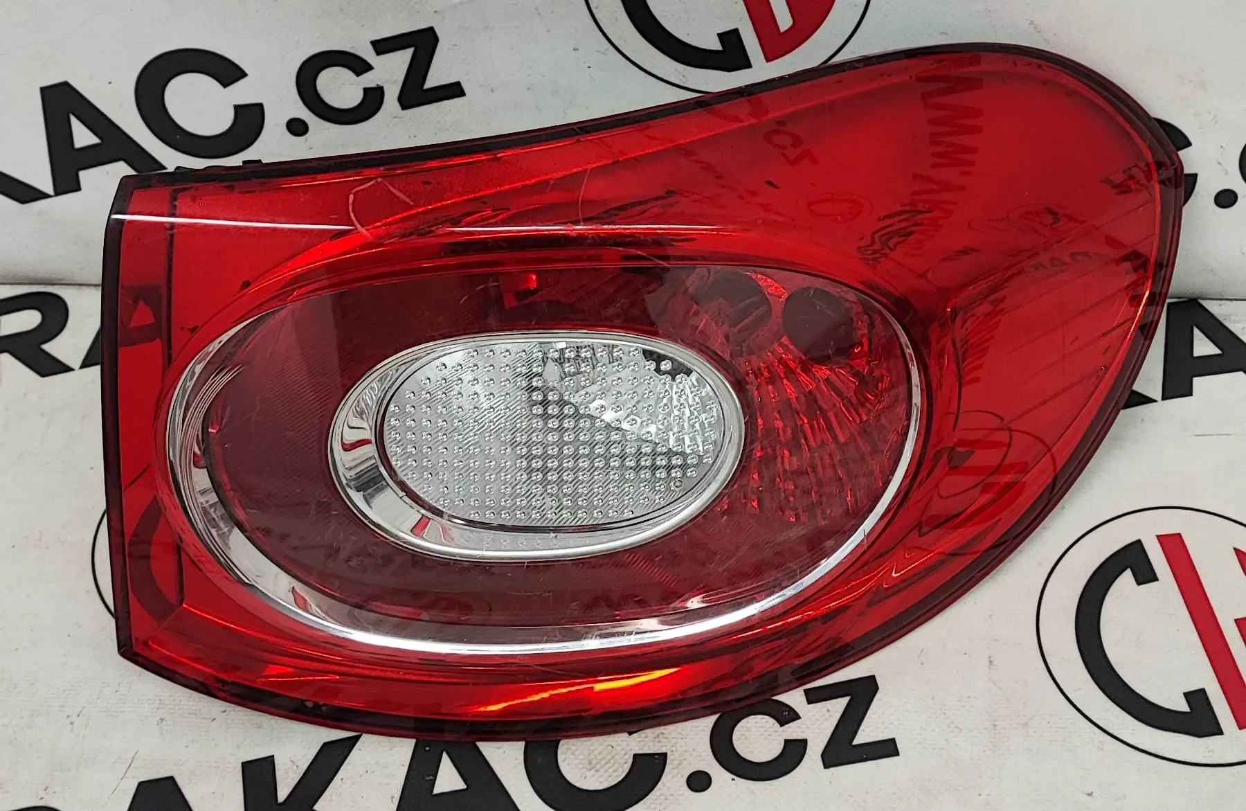 Světlomet zadní pravý – Volkswagen Tiguan 2007-2011