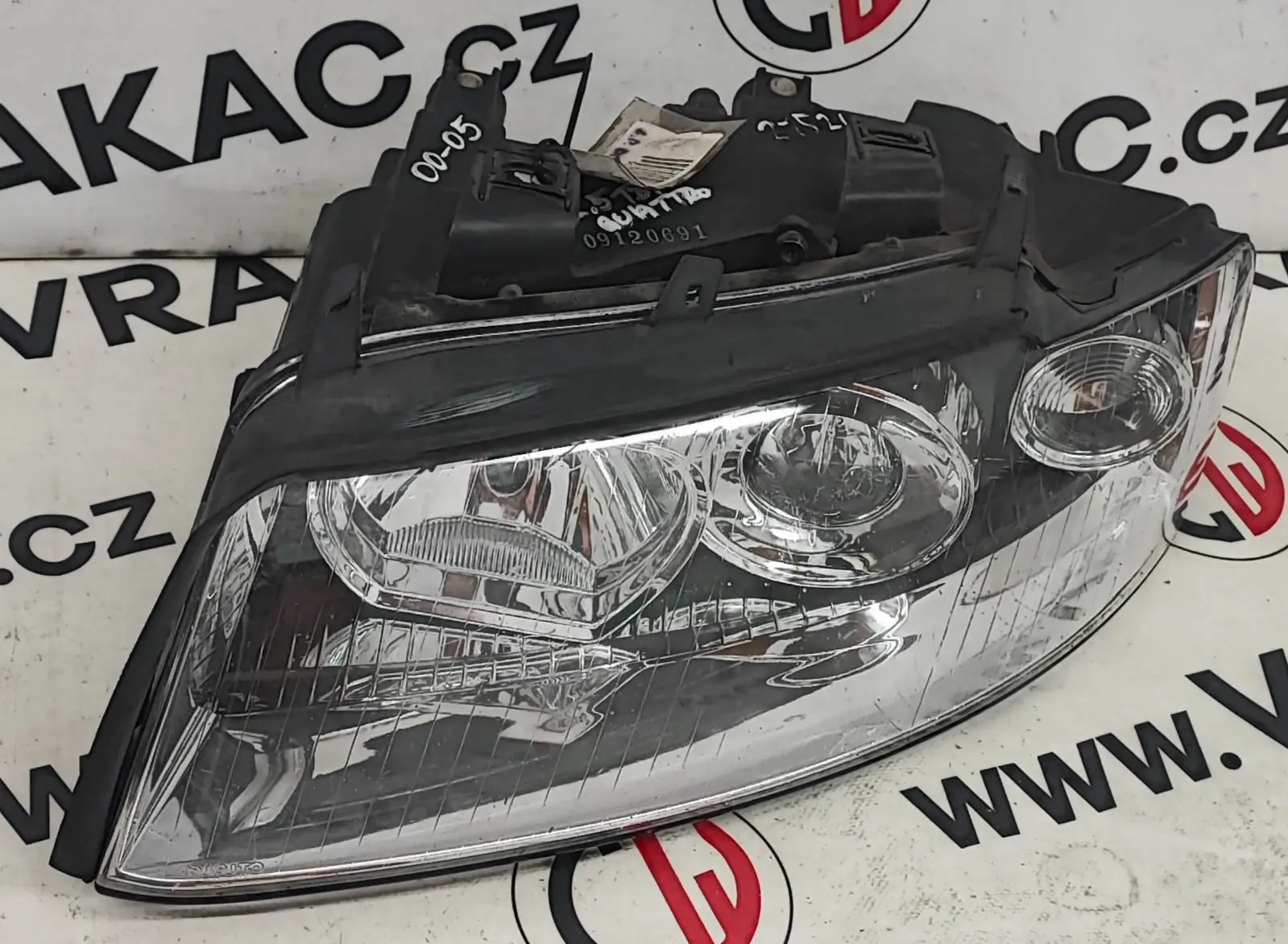 Světlomet levý přední – Audi A4 2000-2004