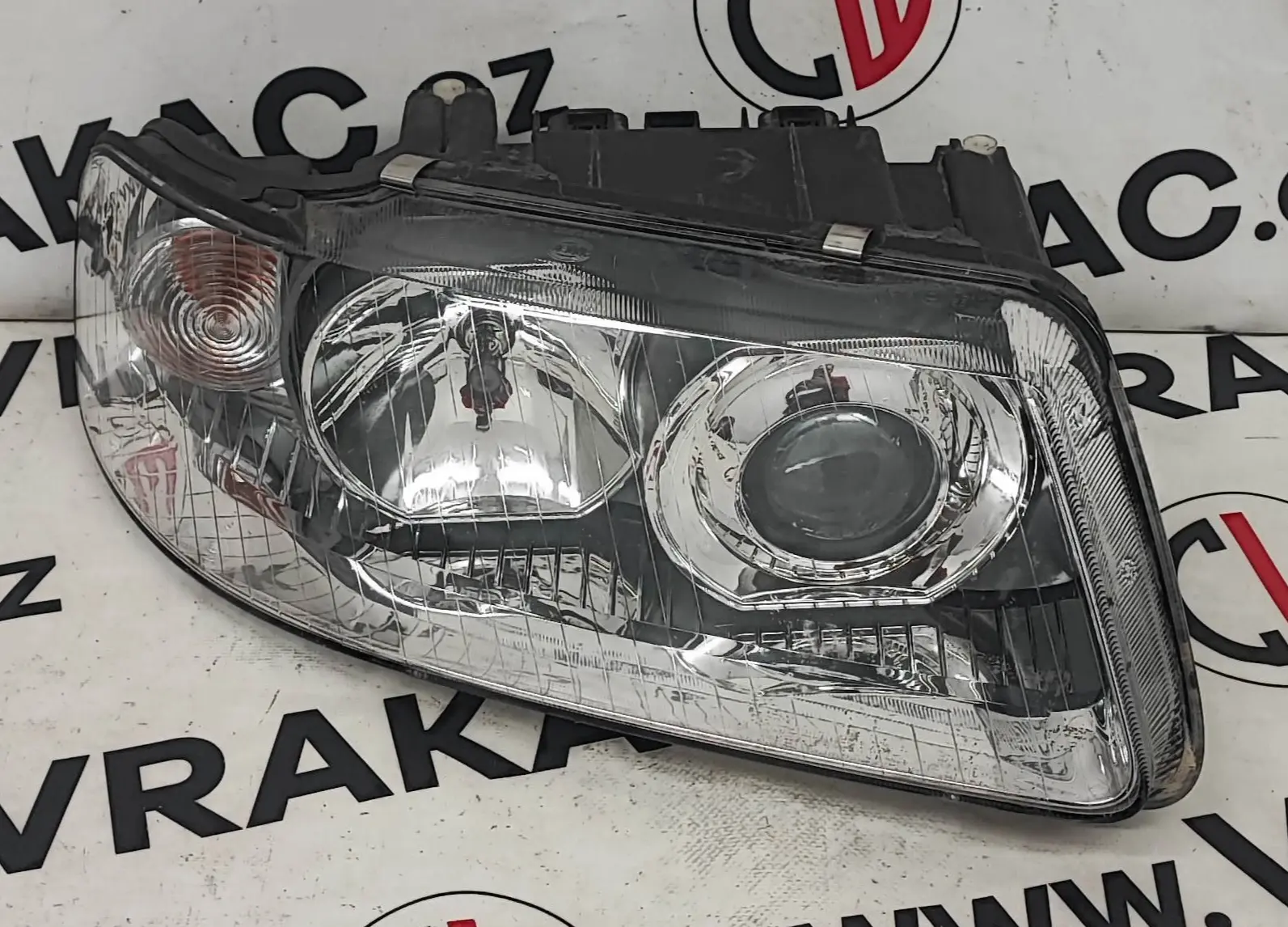 Světlomet pravý přední – Audi A3 1996-2003