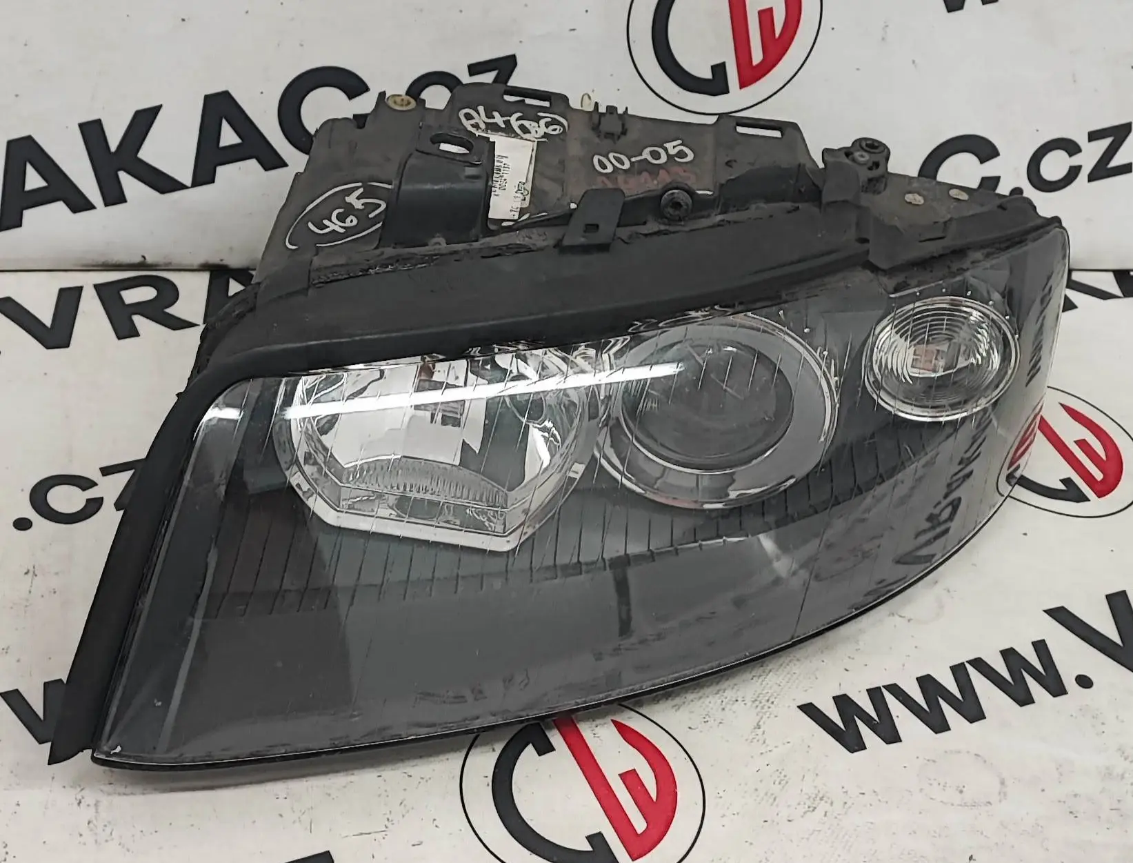 Světlomet levý přední – Audi A4 2000-2004