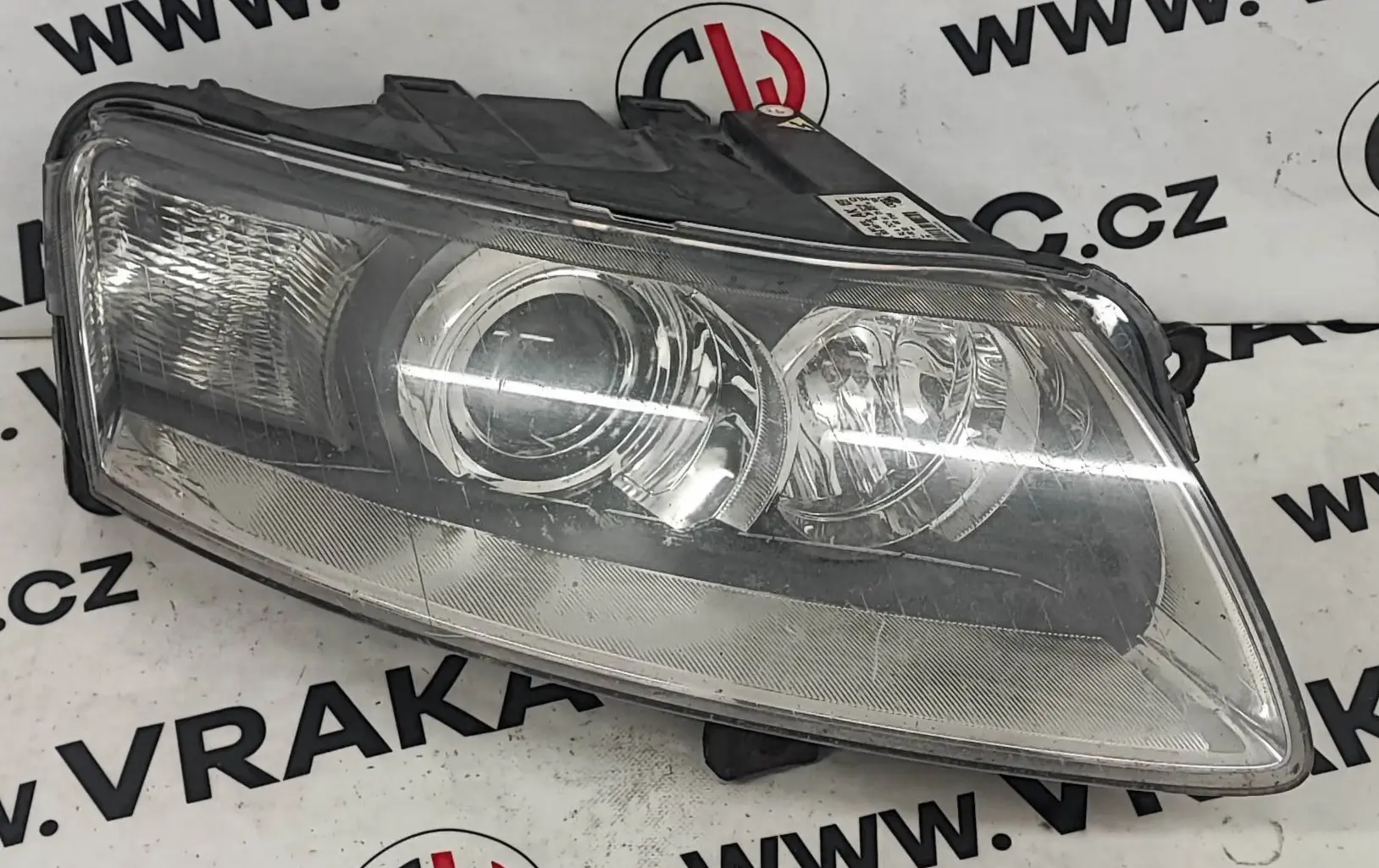 Světlomet pravý přední (4F0941030AK) – Audi A6 2004-2011