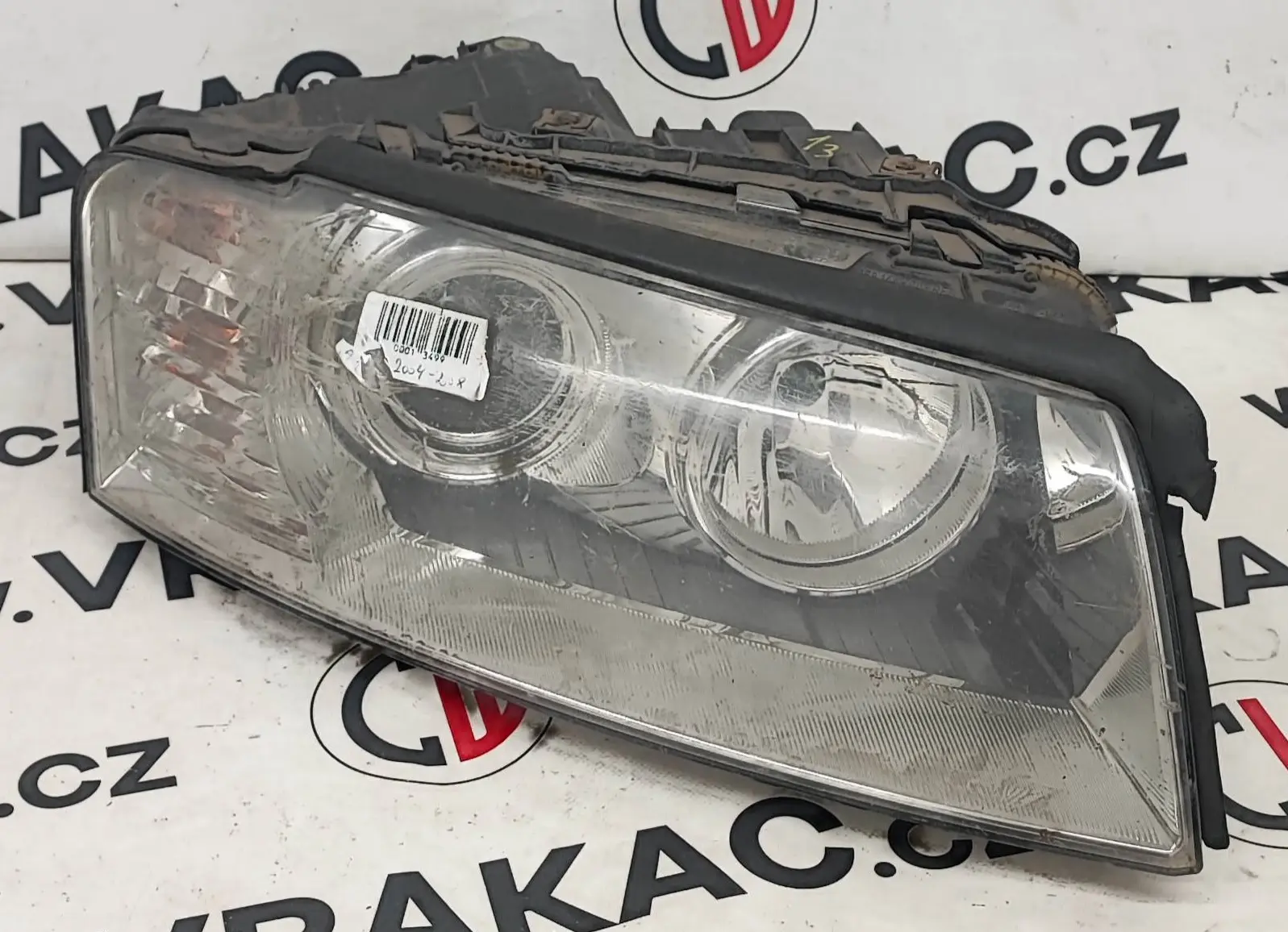 Světlomet pravý přední – Audi A8 2002-2010