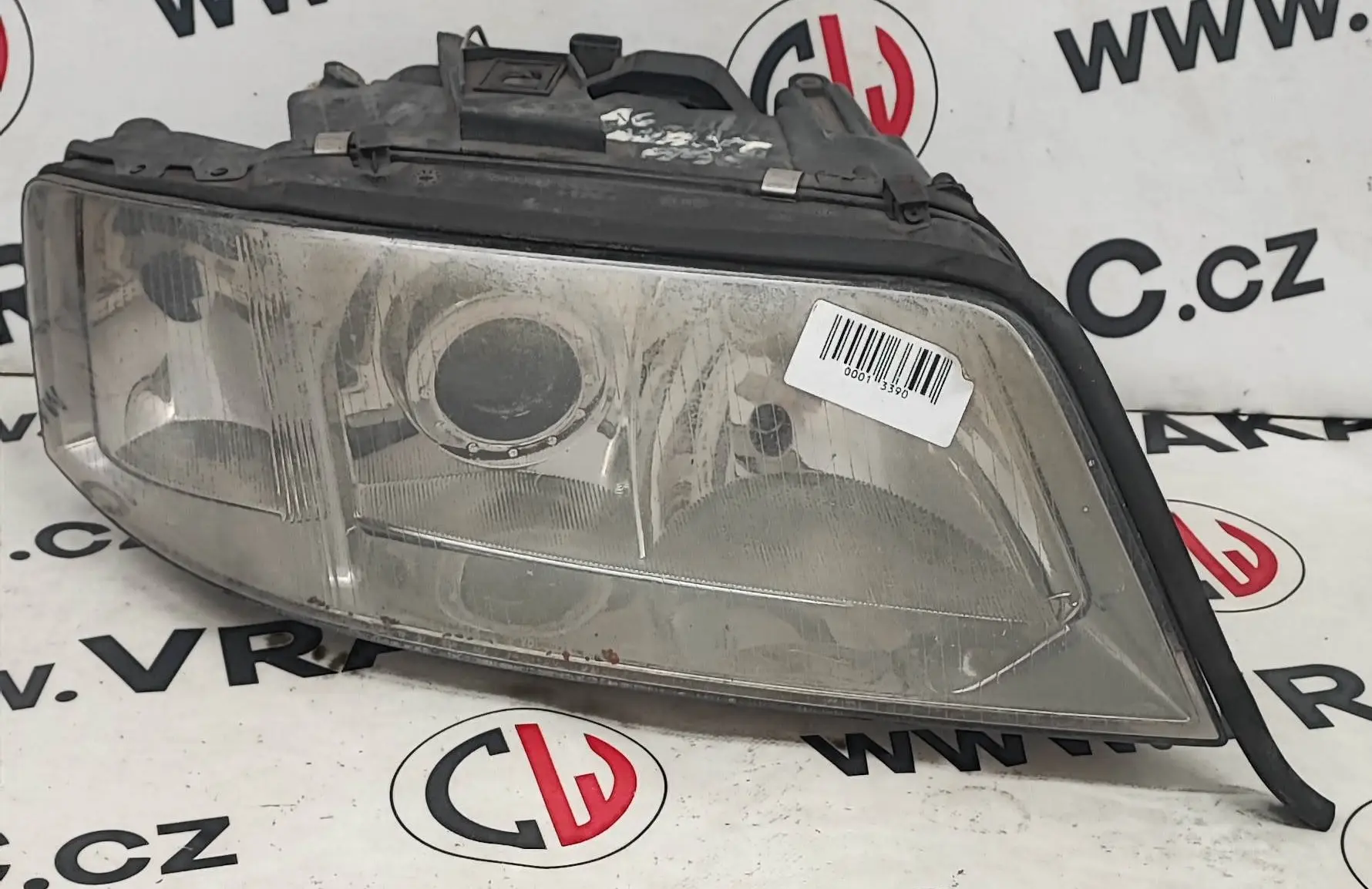 Světlomet pravý přední – Audi A6 1997-2005