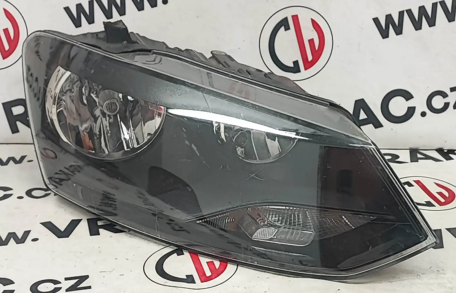 Světlomet pravý přední – Volkswagen Polo 6R 2009-2022