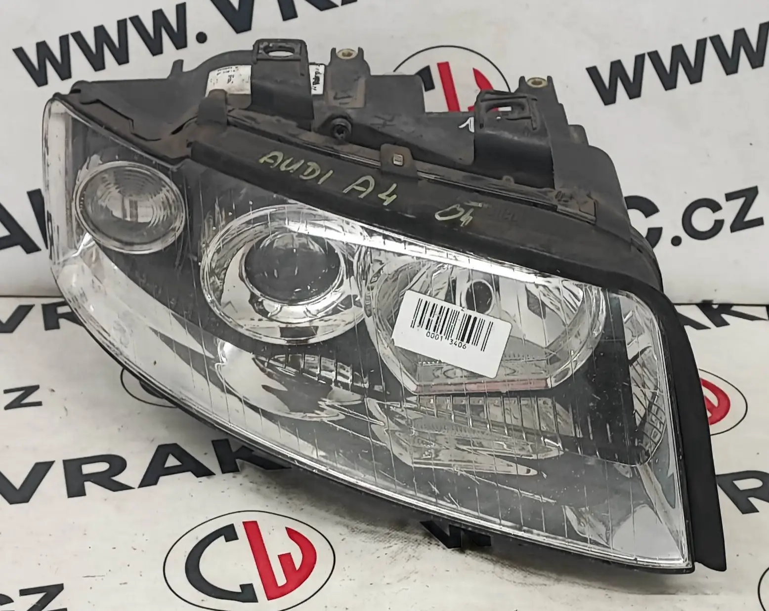 Světlomet pravý přední (8E0941004S) – Audi A4 2000-2004