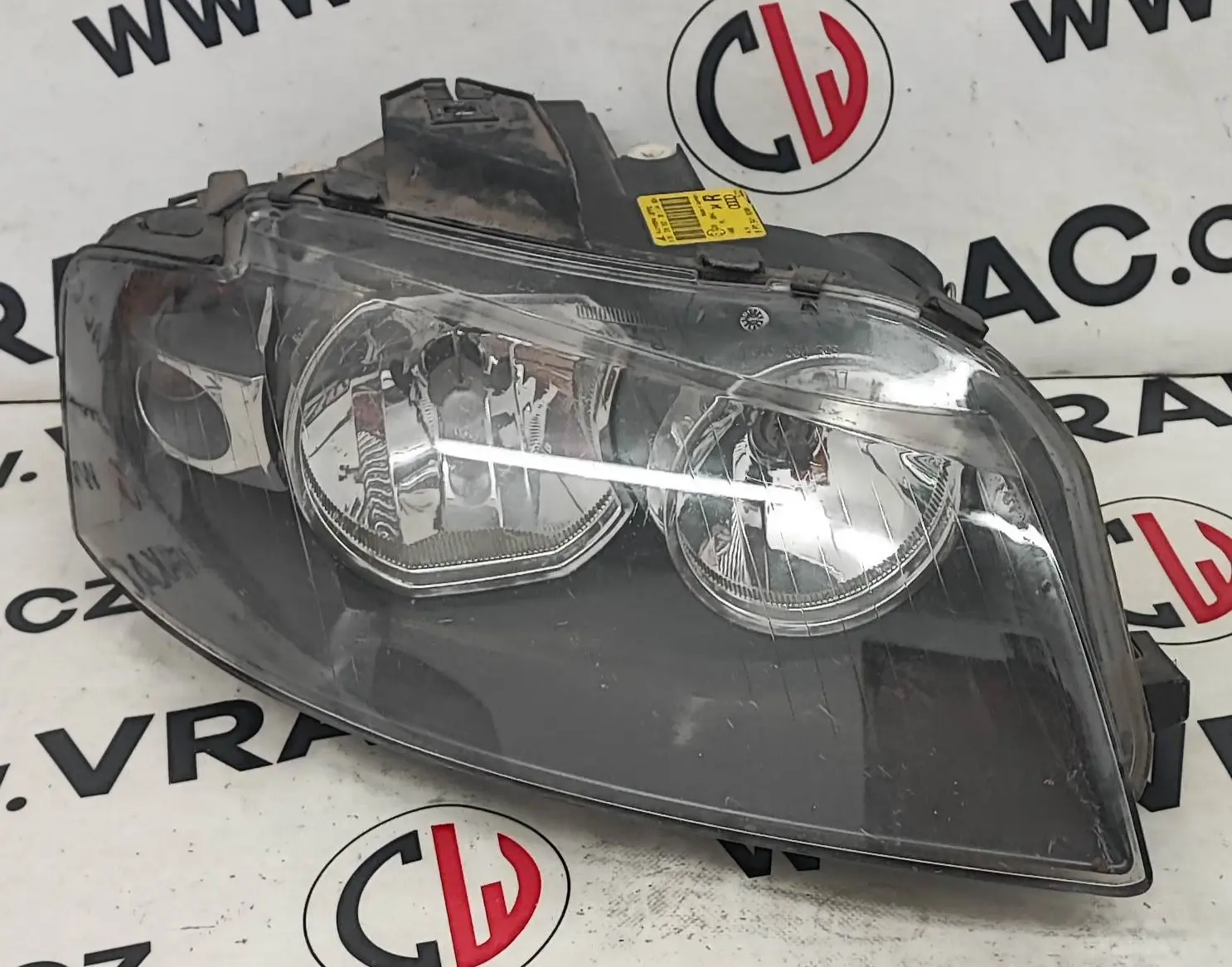 Světlomet pravý přední (8P0941004K) – Audi A3 2004-2012