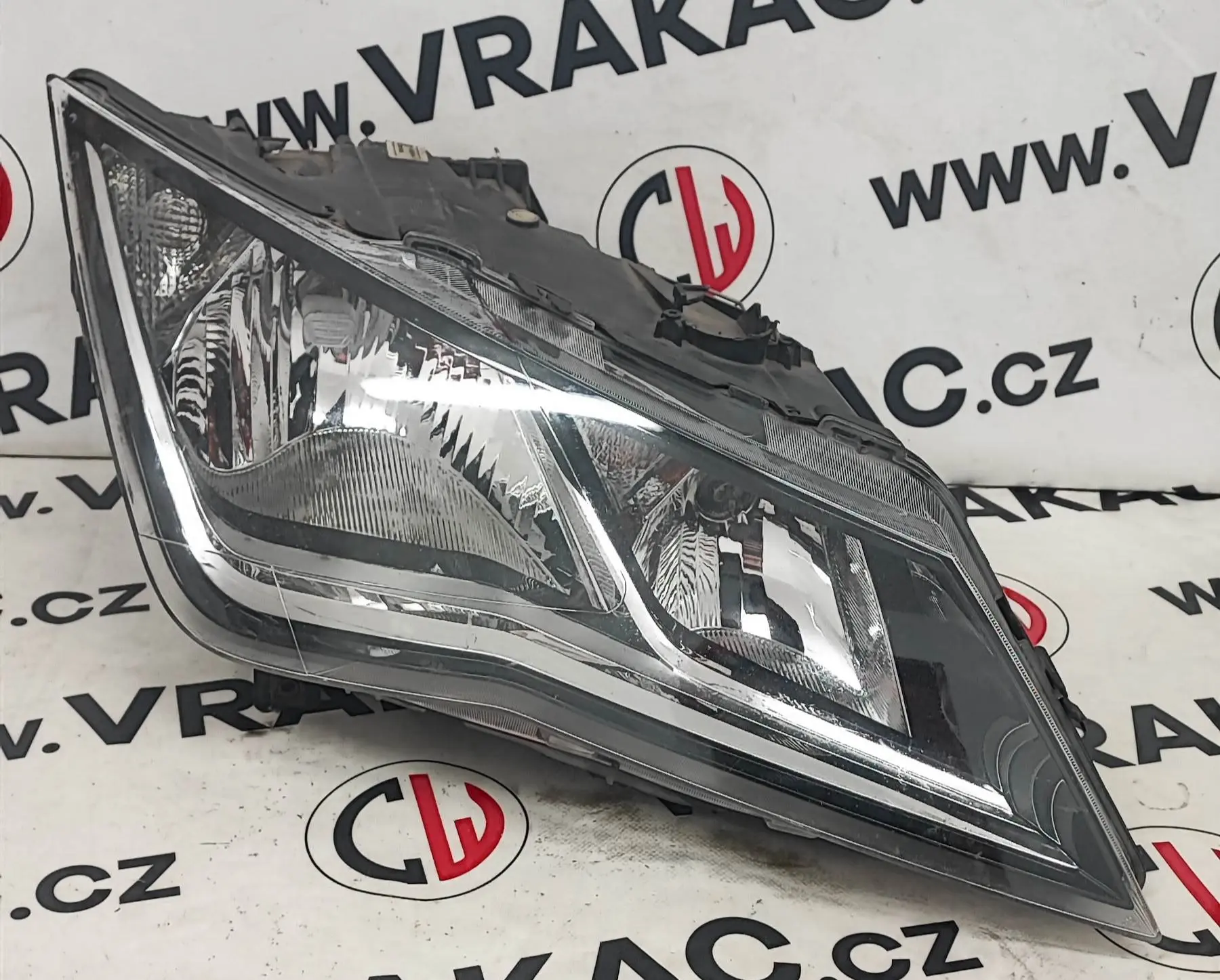 Světlomet pravý přední (5F1941006A) – Seat Leon III 2012 - 2021