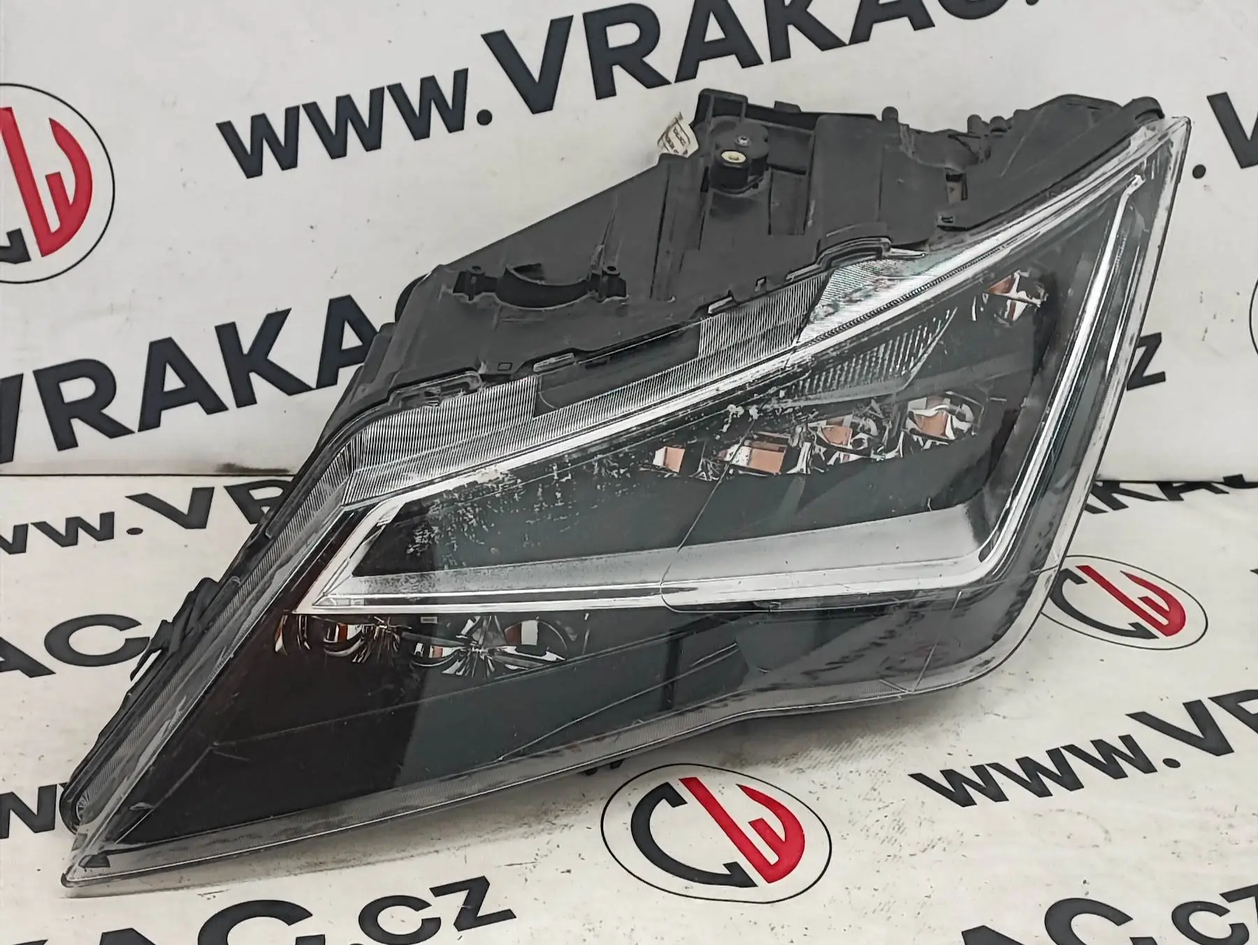 Světlomet levý přední (5F1941007D) – Seat Leon III 2012 - 2021