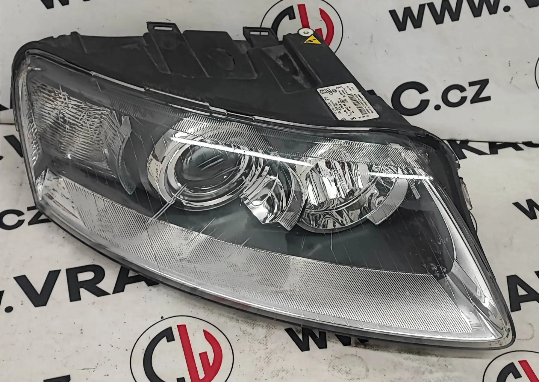 Světlomet pravý přední (4F0941030FF) – Audi A6 2004-2011