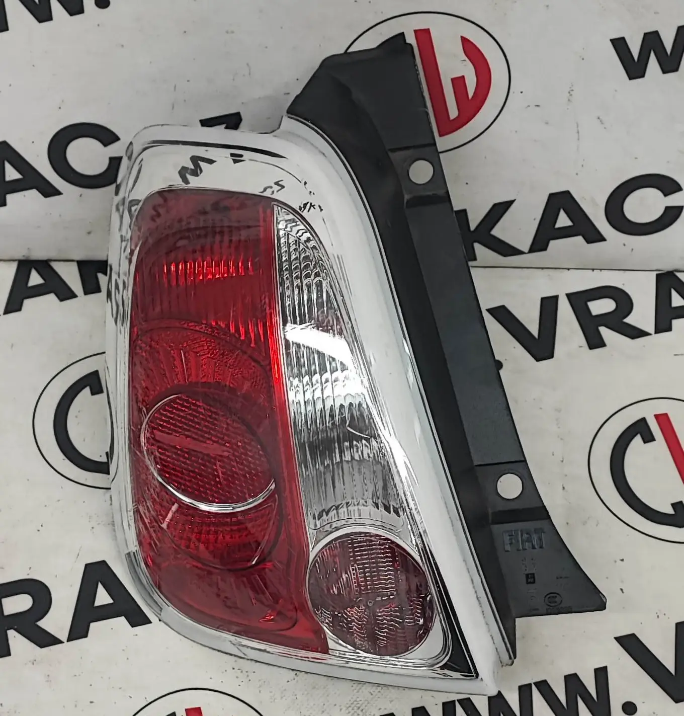 Světlomet levý zadní – Fiat 500 2007- současnost