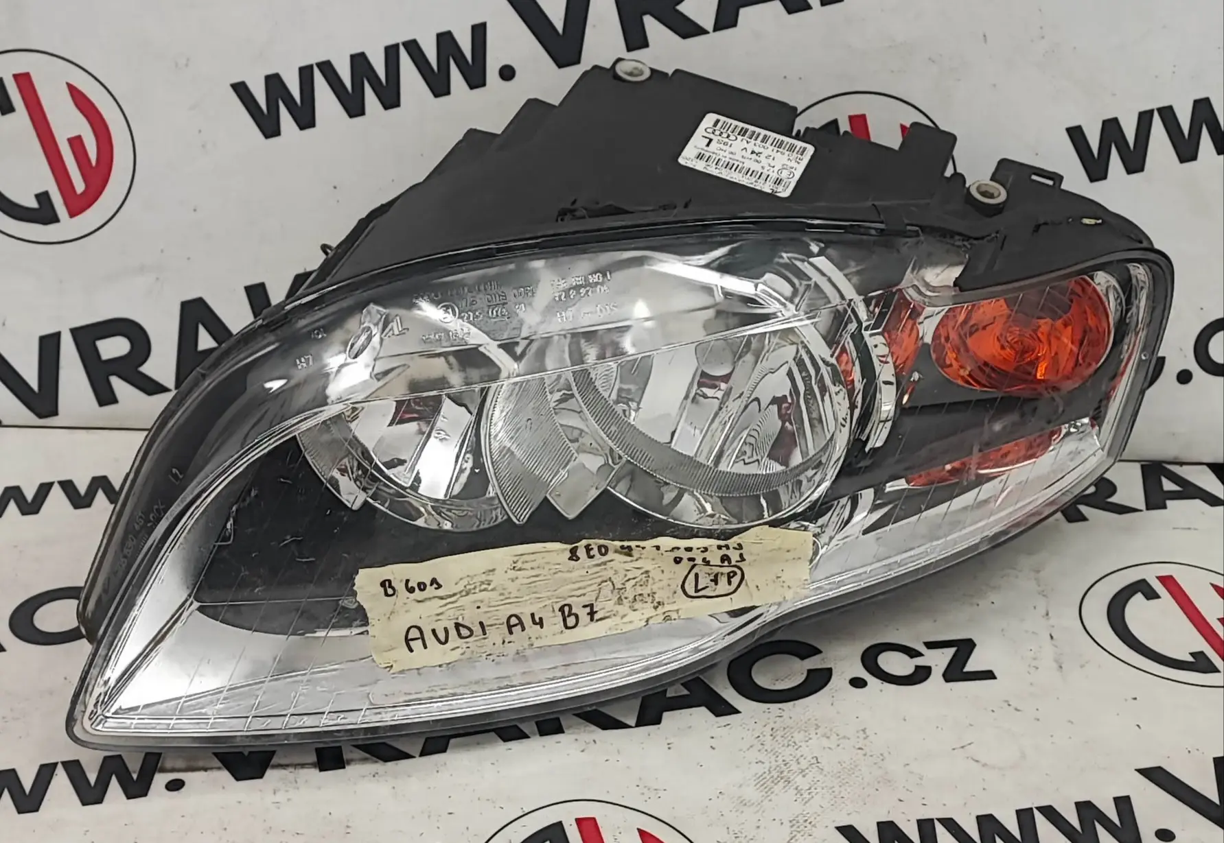 Světlomet levý přední (8E0941003AJ) – Audi A4 2004-2008