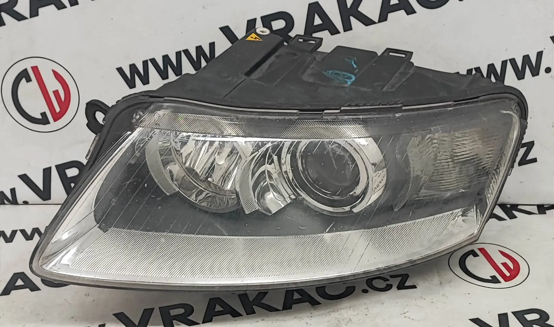 Světlomet levý přední – Audi A4 2004-2008