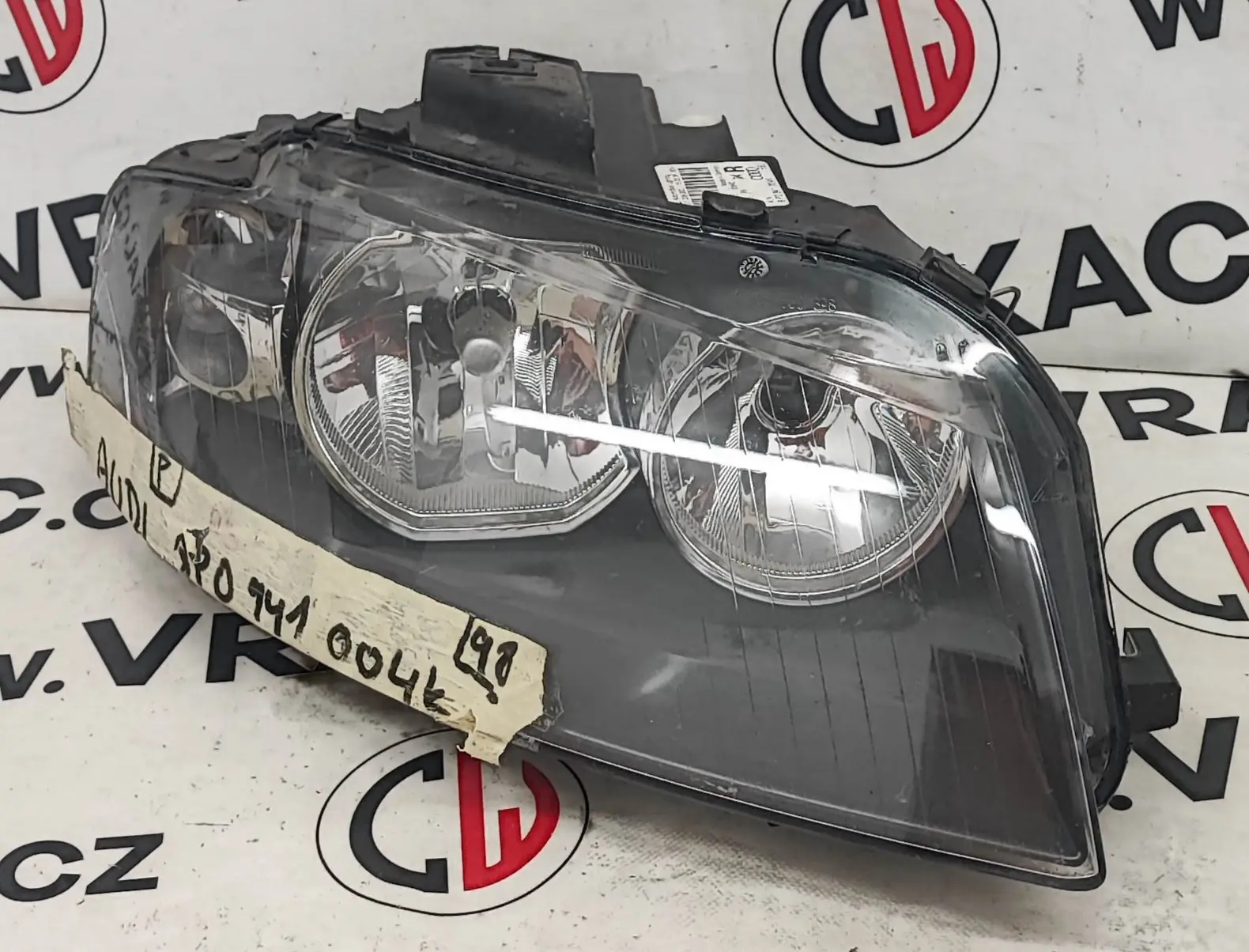 Světlomet pravý přední (8P0941004K) – Audi A3 2004-2012