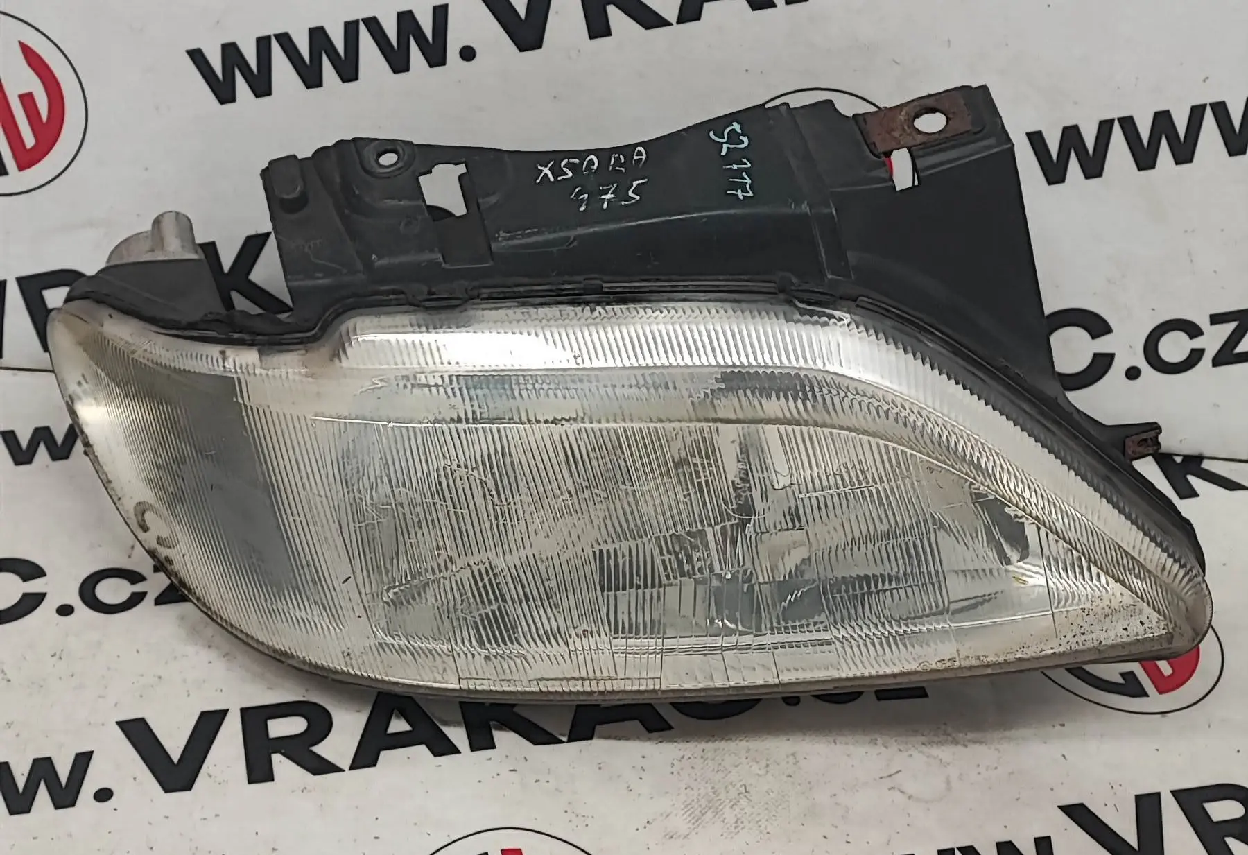 Světlomet pravý přední (37540748D) – Citroen Xsara 1997-2000