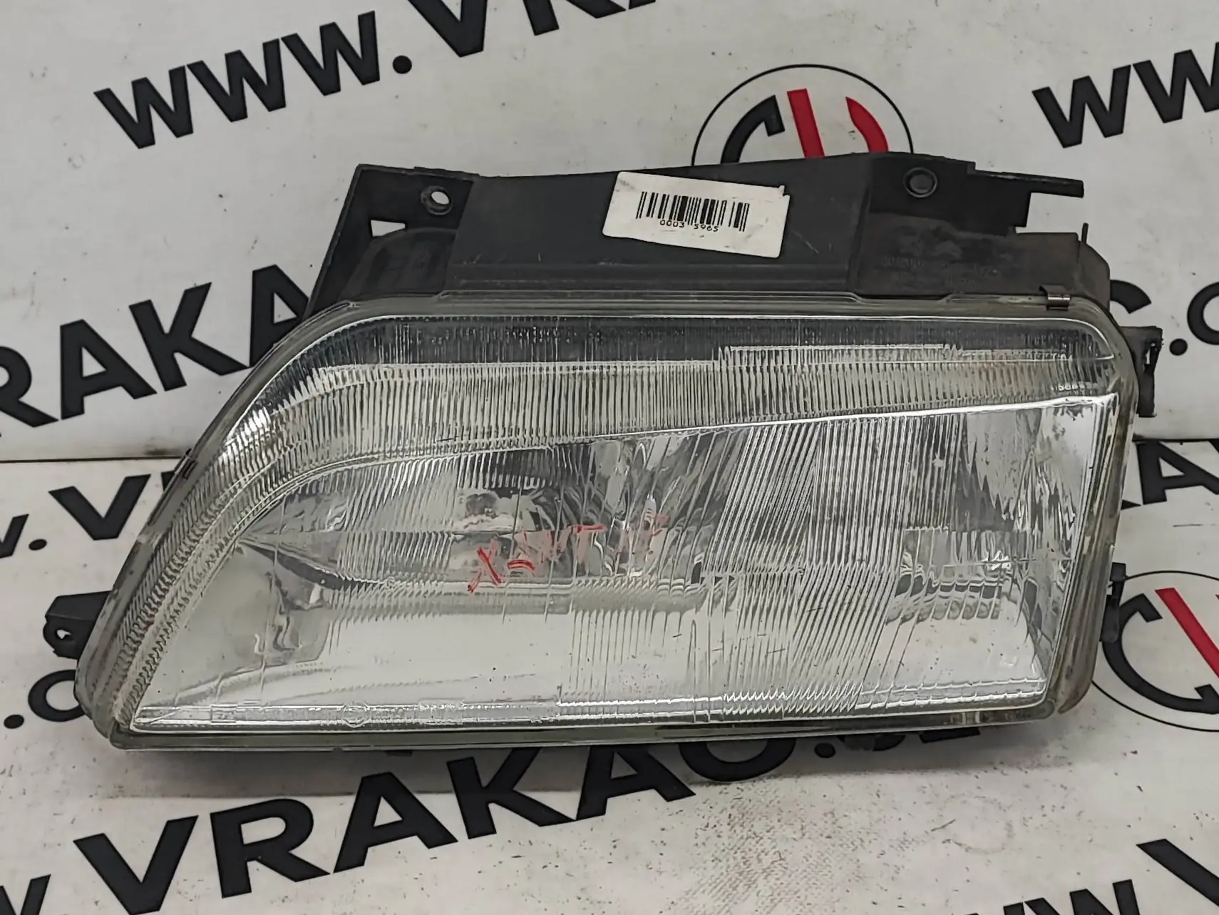 Světlomet levý přední (88205035G) – Citroen Xantia 1998-2002