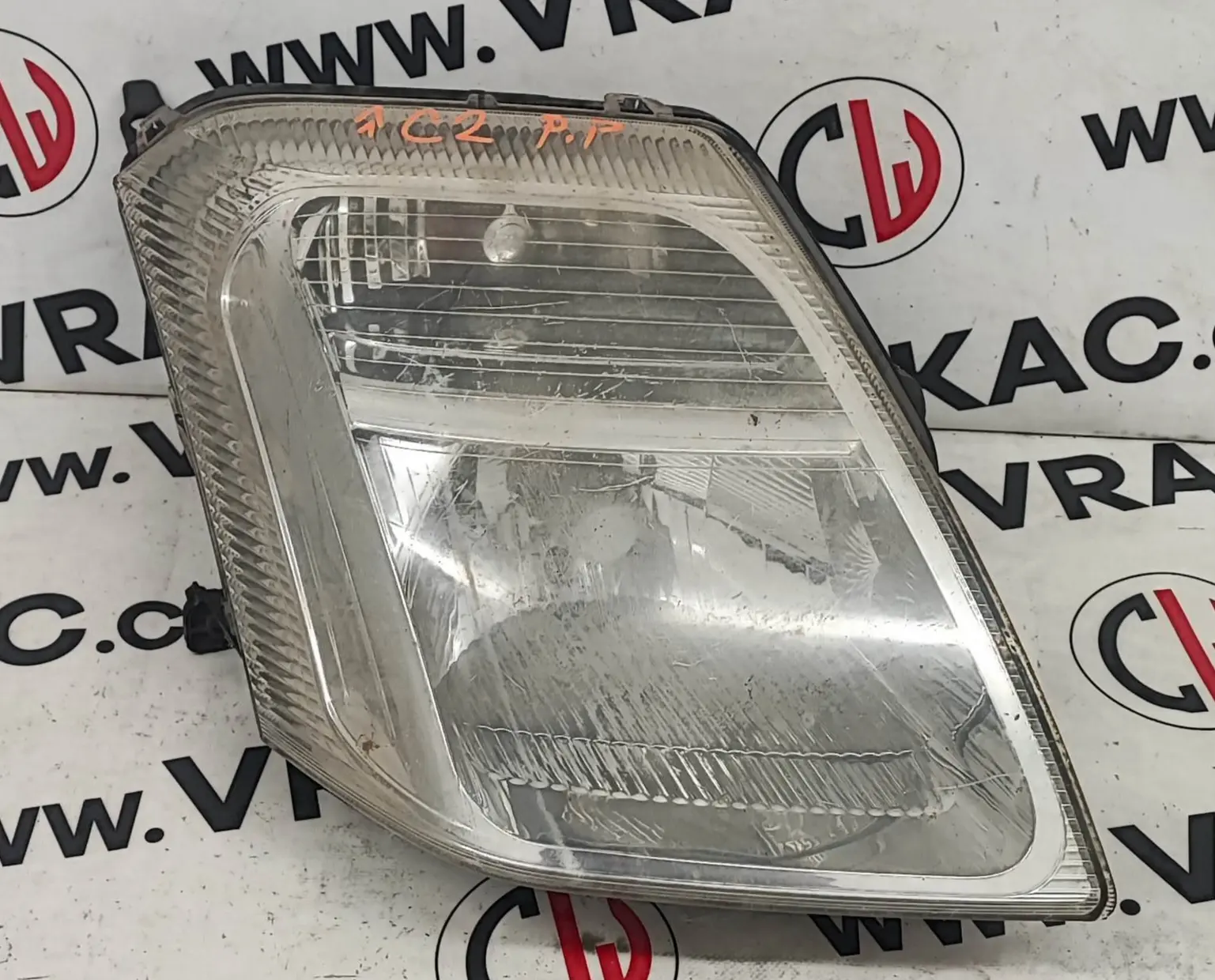 Světlomet pravý přední (9642281380) – Citroen C2 2003-2008