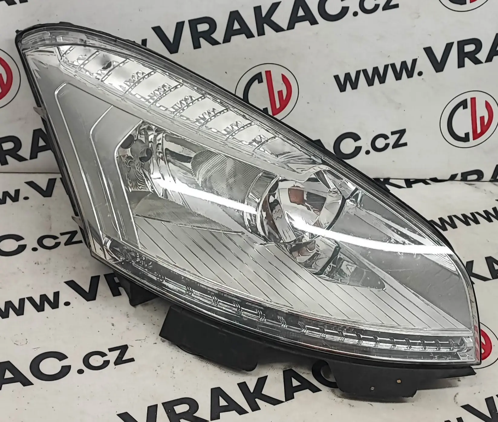 Světlomet pravý přední – Citroen C4 Picasso 2006 - 2015