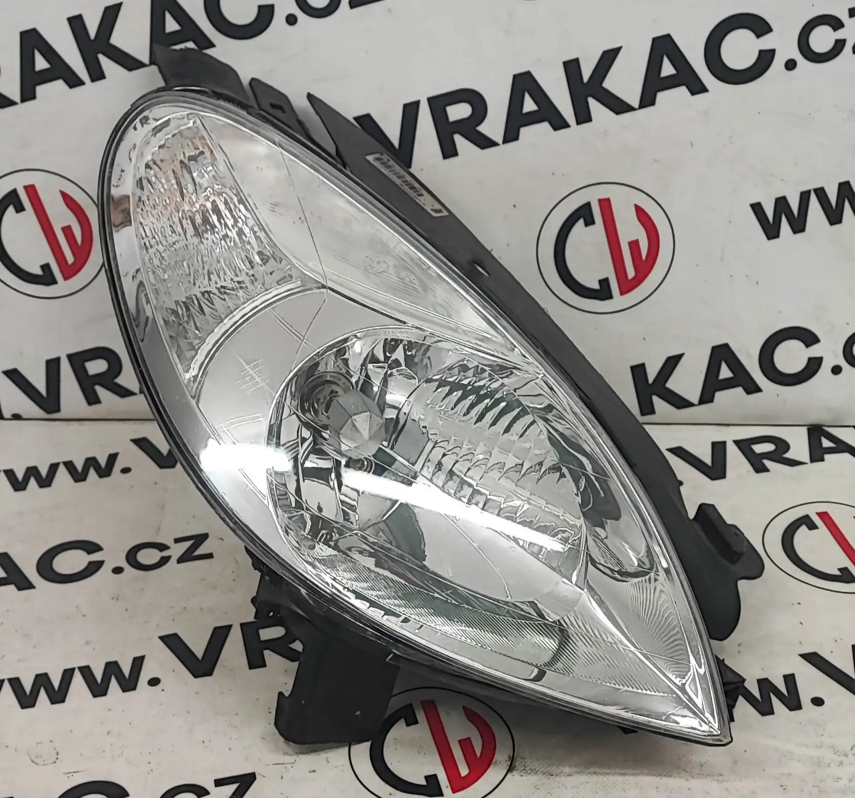 Světlomet pravý přední (9649557380) – Citroen Xsara Picasso 1999-2010