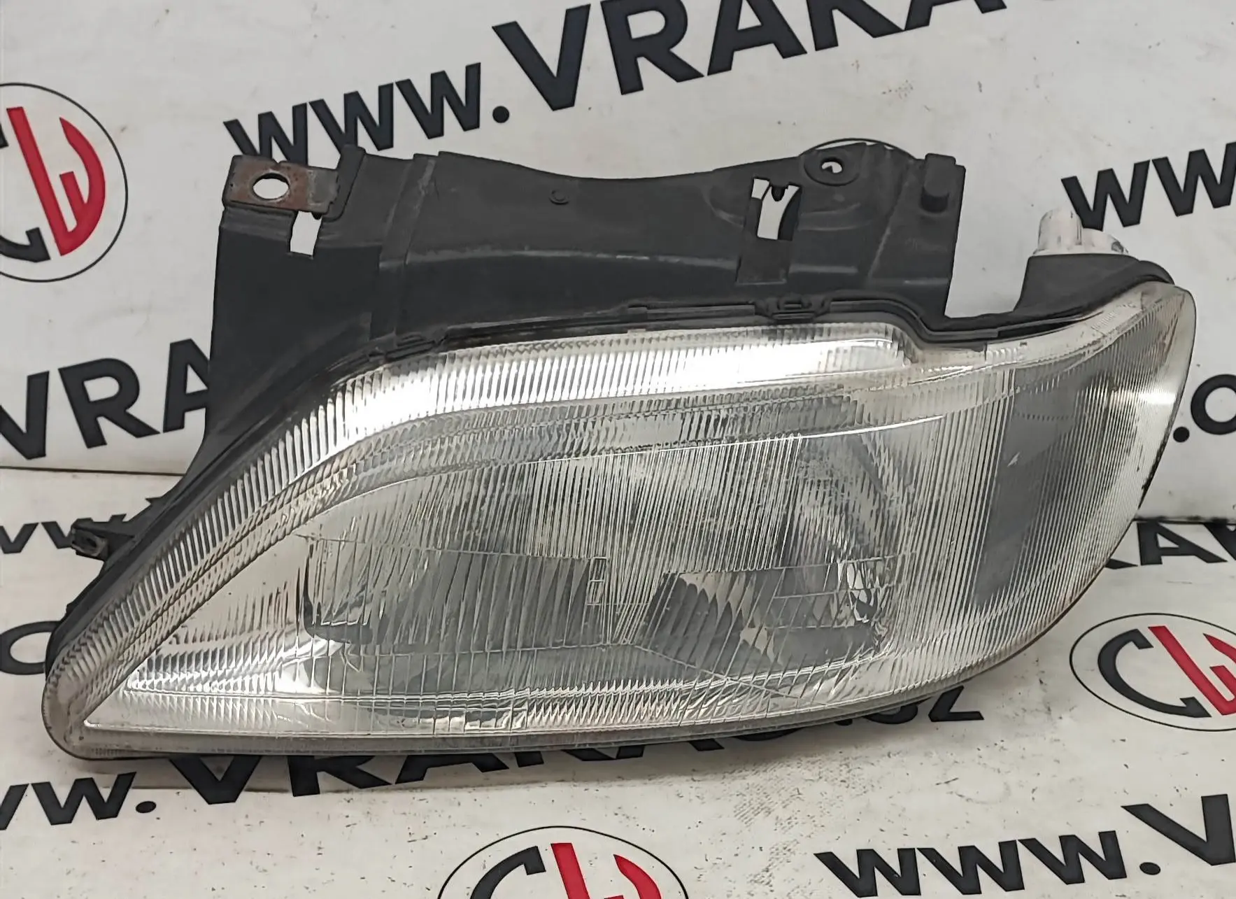 Světlomet levý přední – Citroen Xsara 1997-2000