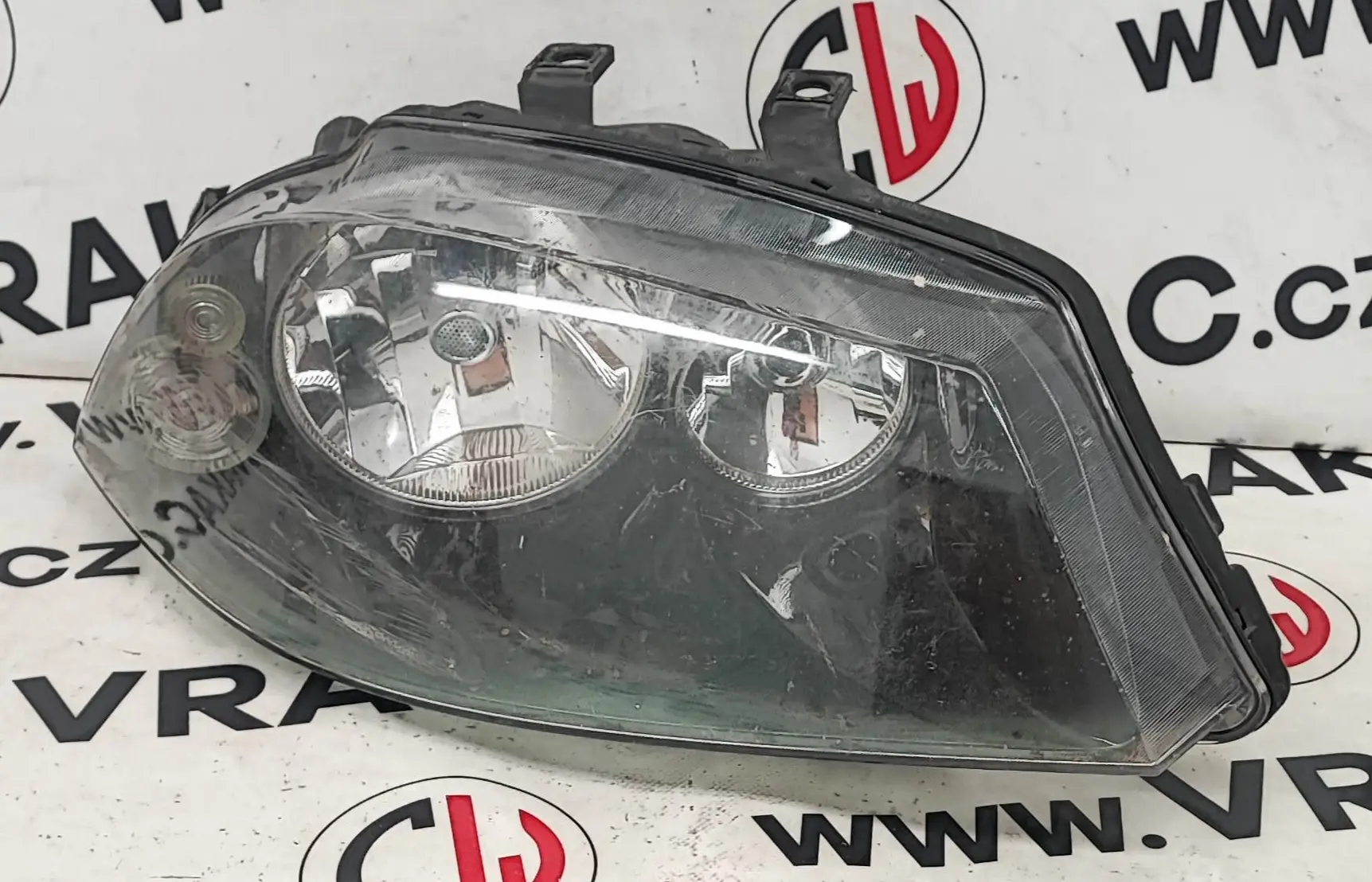 Světlomet pravý přední (6L1941006A) – Seat Ibiza 2002 - 2009