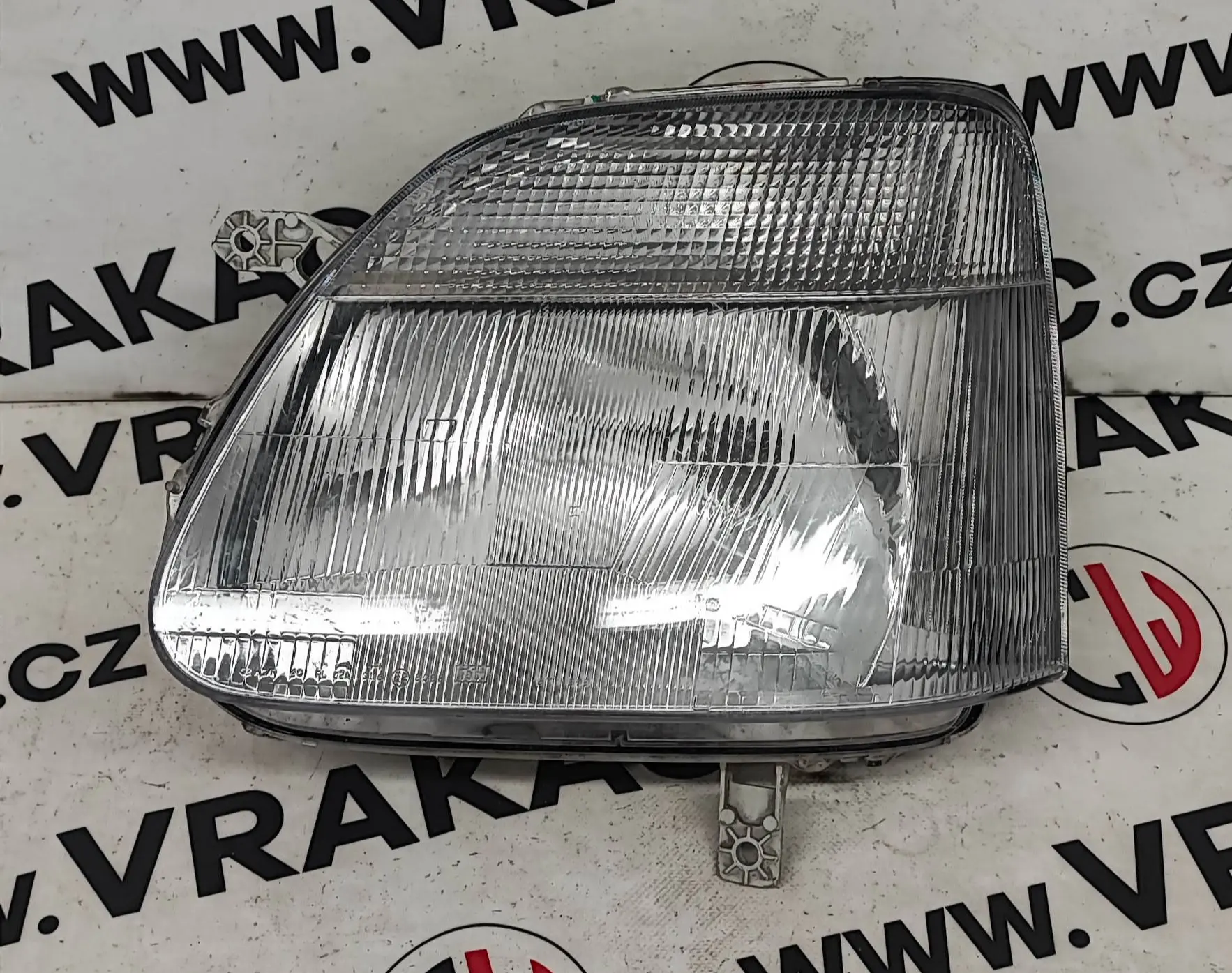 Světlomet levý přední (35300-83E00) – Suzuki Wagon R+ 2000-2007