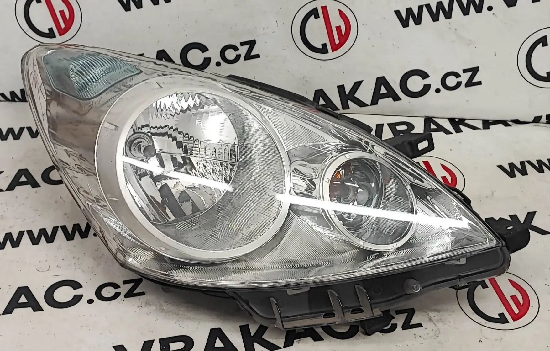 Světlomet pravý přední – Nissan Note 2009-2014