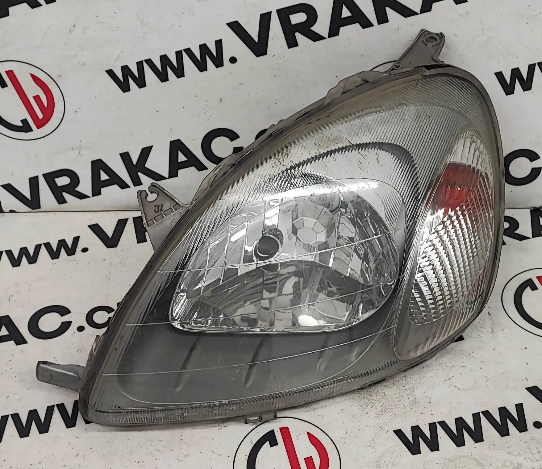 Světlomet levý přední – Toyota Yaris 1999-2005