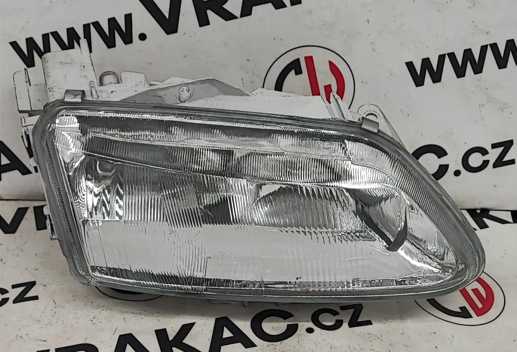 Světlomet pravý přední – Renault Laguna 1993-2001