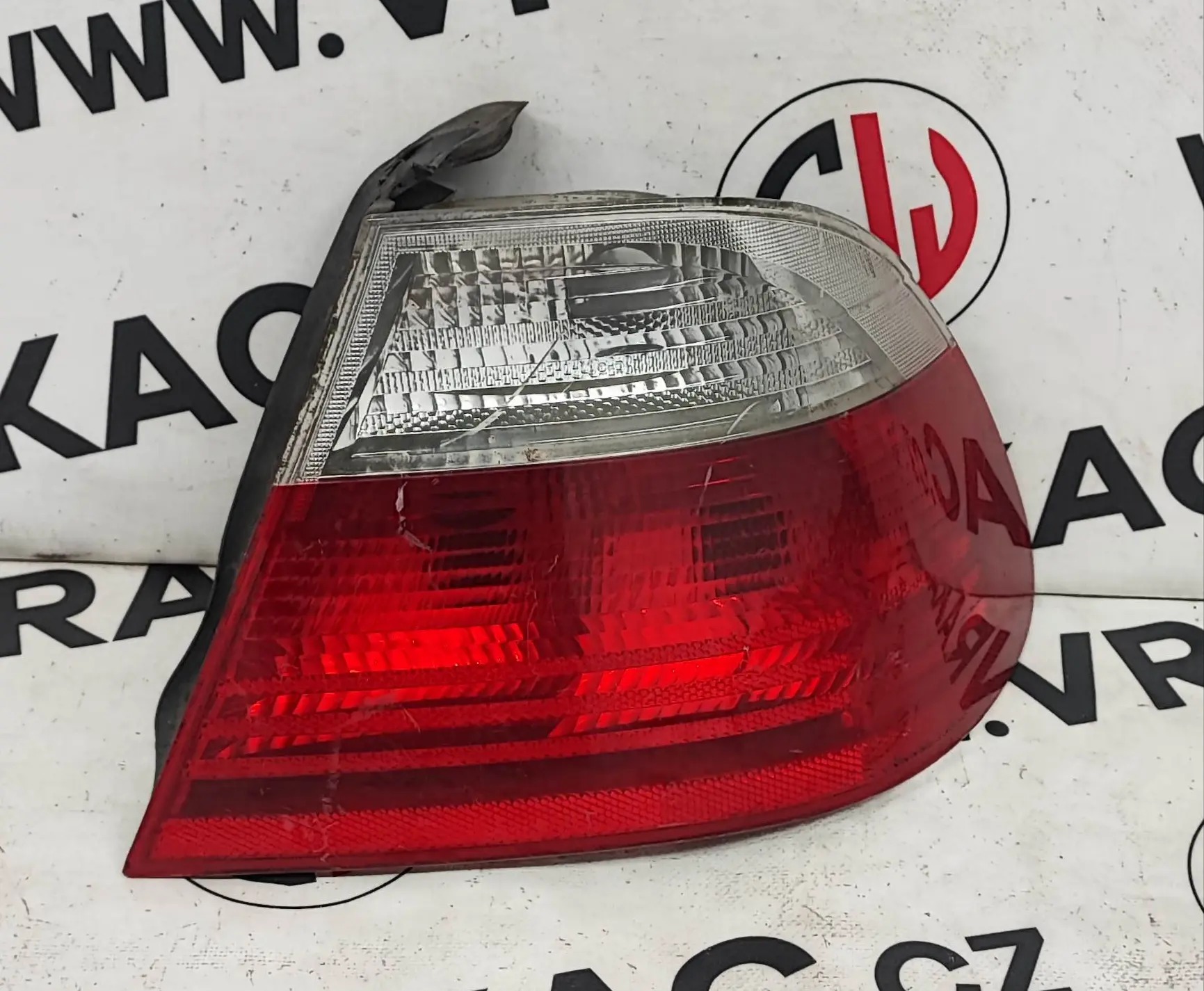 Světlomet pravý zadní – BMW 3 E46 1998-2005