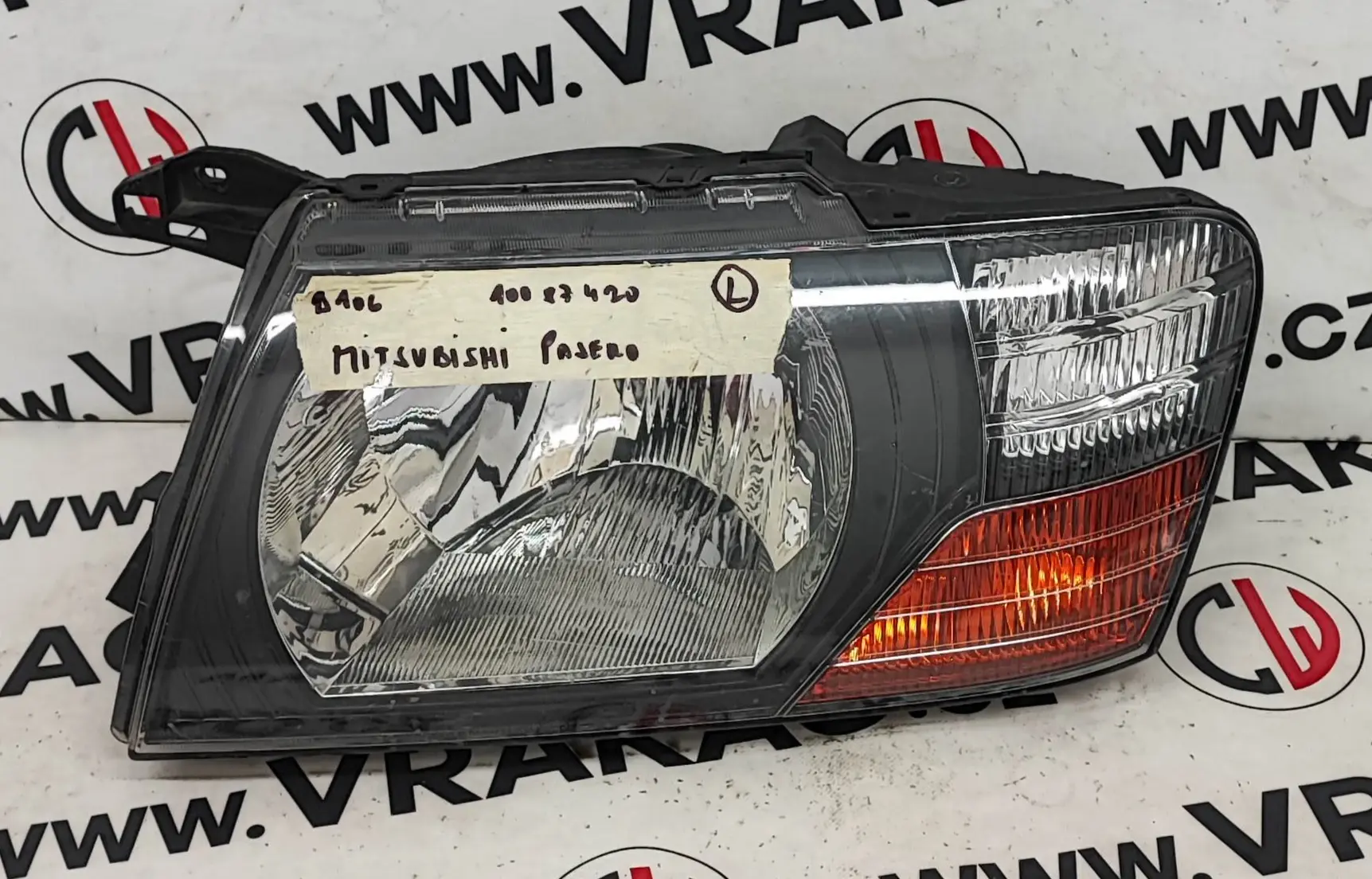 Světlomet levý přední – Mitsubishi Pajero III 2000-2007