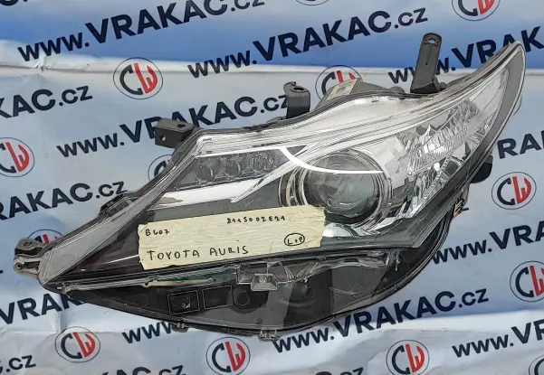 Světlomet levý přední – Toyota Avensis 2008-2018